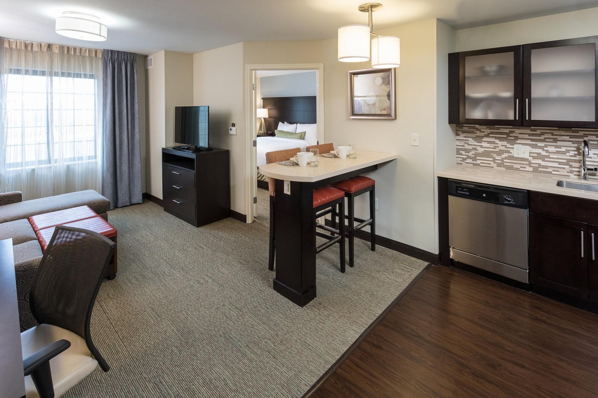 1 Bedroom Suite 1 King