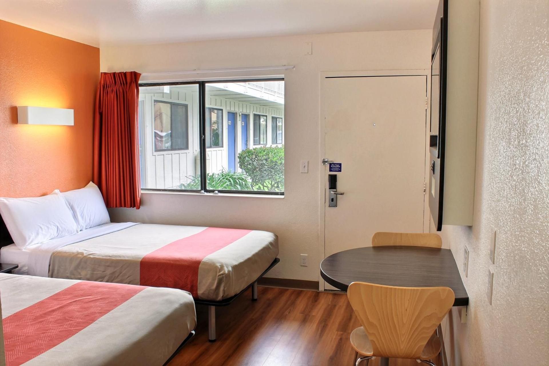 Motel 6 Pismo Beach, CA Deluxe Quadruple Room 2