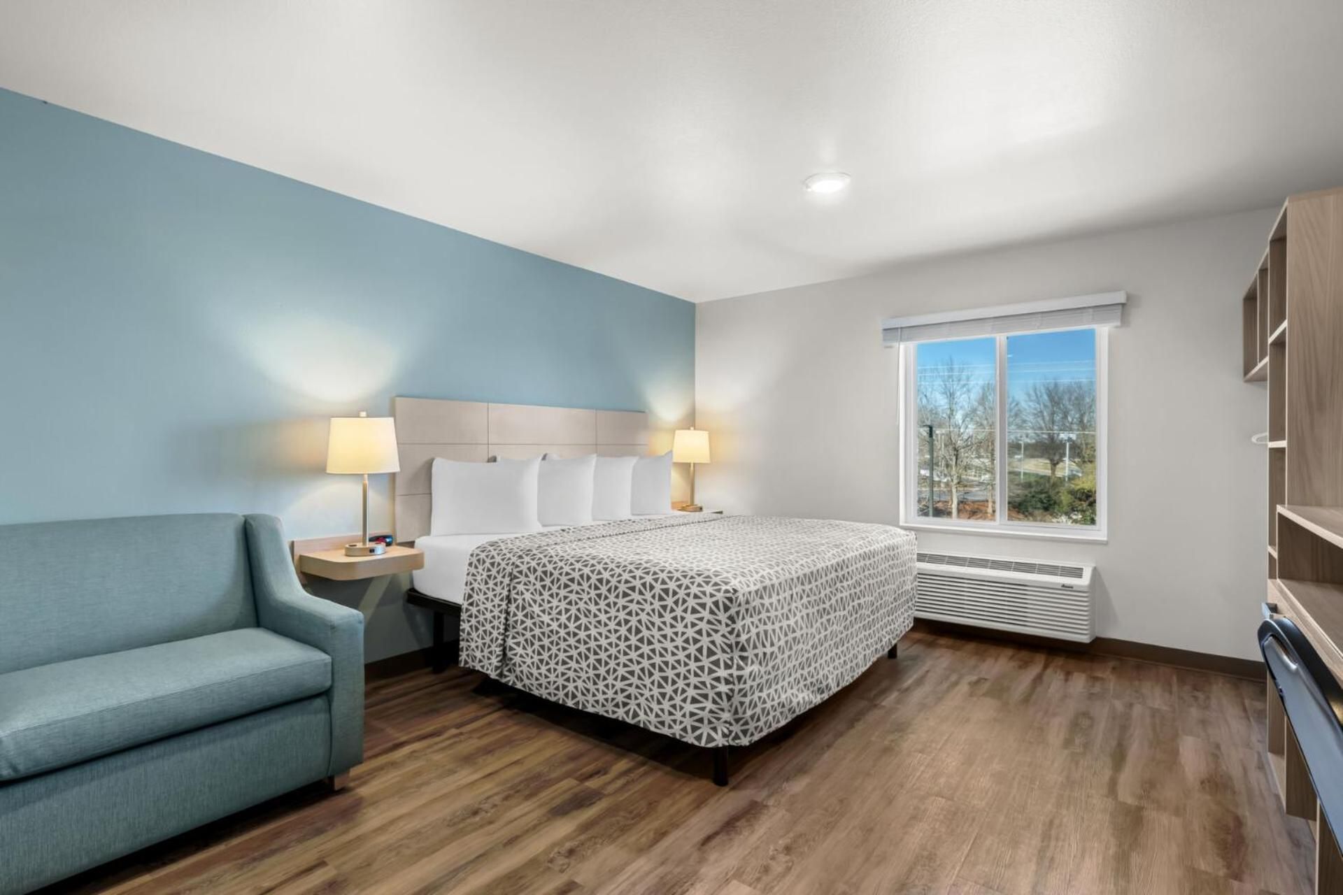 King Suite with Sofa - Disability Access/Non Smoking