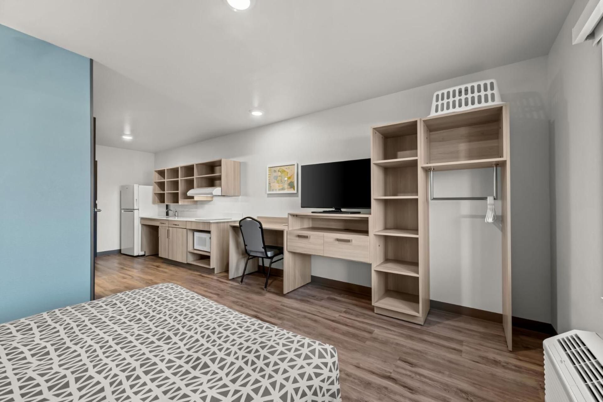 Queen Suite with Tub - Disability Access/Non Smoking