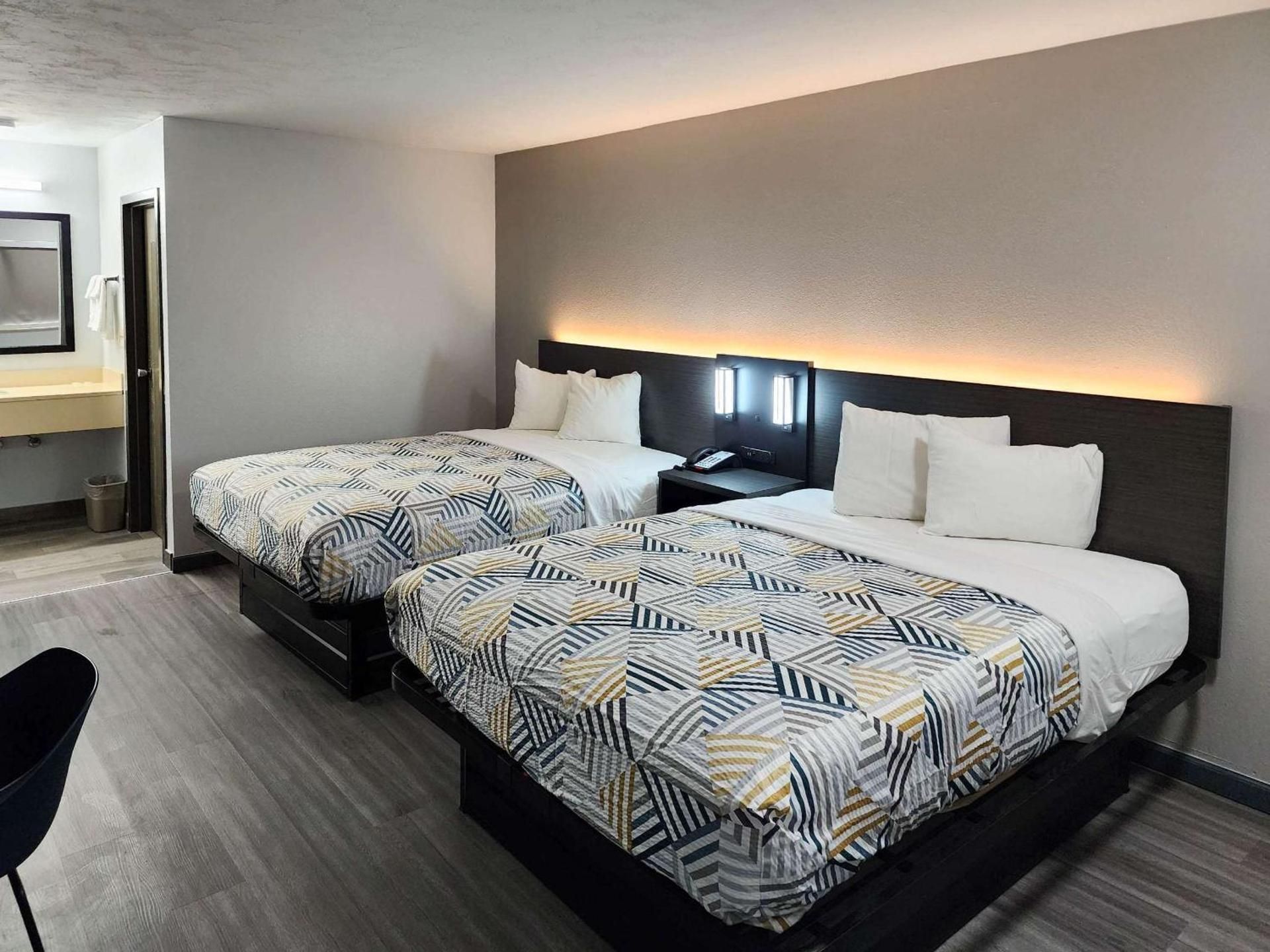 Queen Room with Two Queen Beds - Smoking