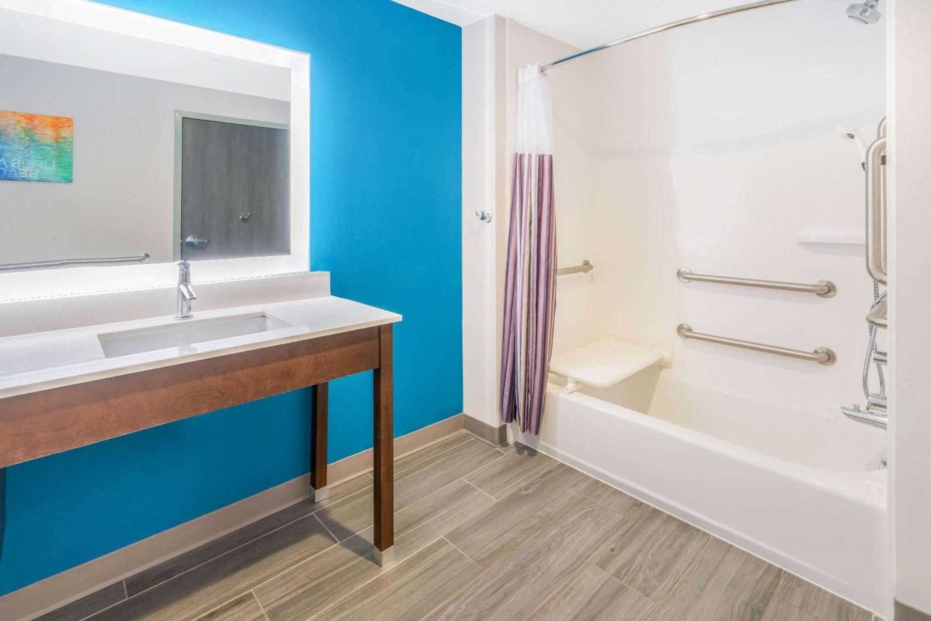 1 King Bed, Mobility Accessible Suite, One-Bedroom, Non-Smoking