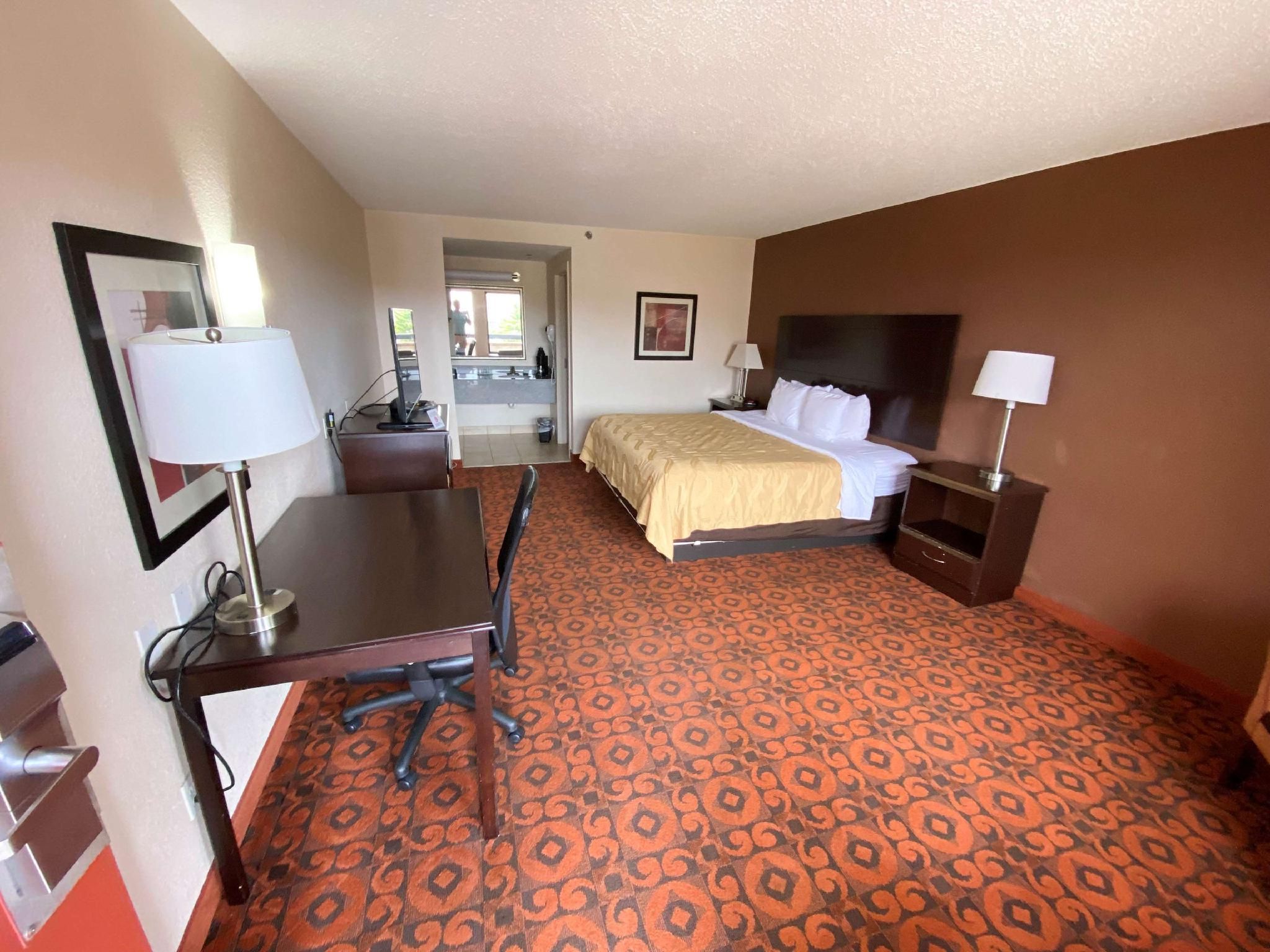1 King Bed | Non-Smoking, Micfridge