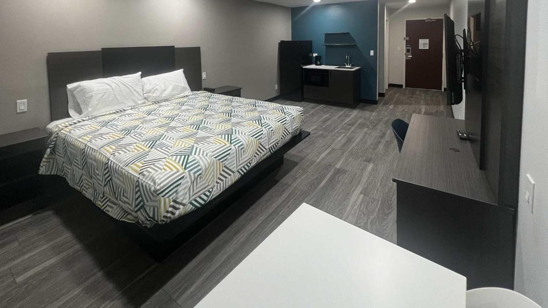 Queen Room - Disability Access - Non-Smoking