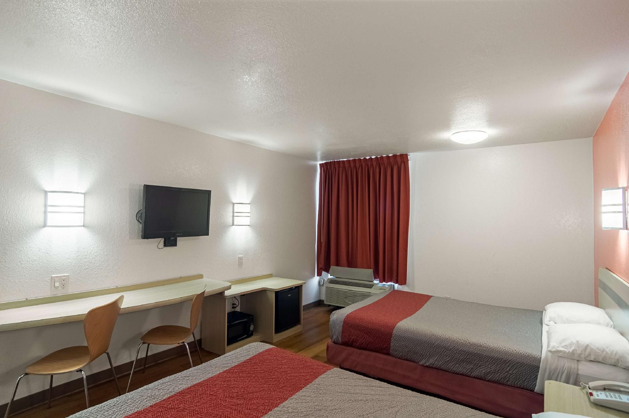 2 Full Beds | Smoking, Micfridge