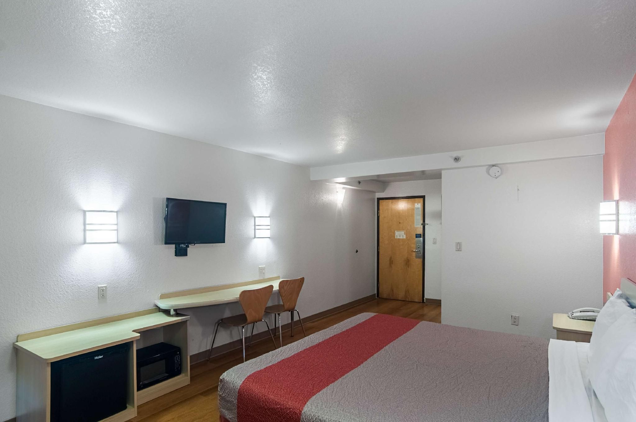 1 King Bed | Smoking, Micfridge