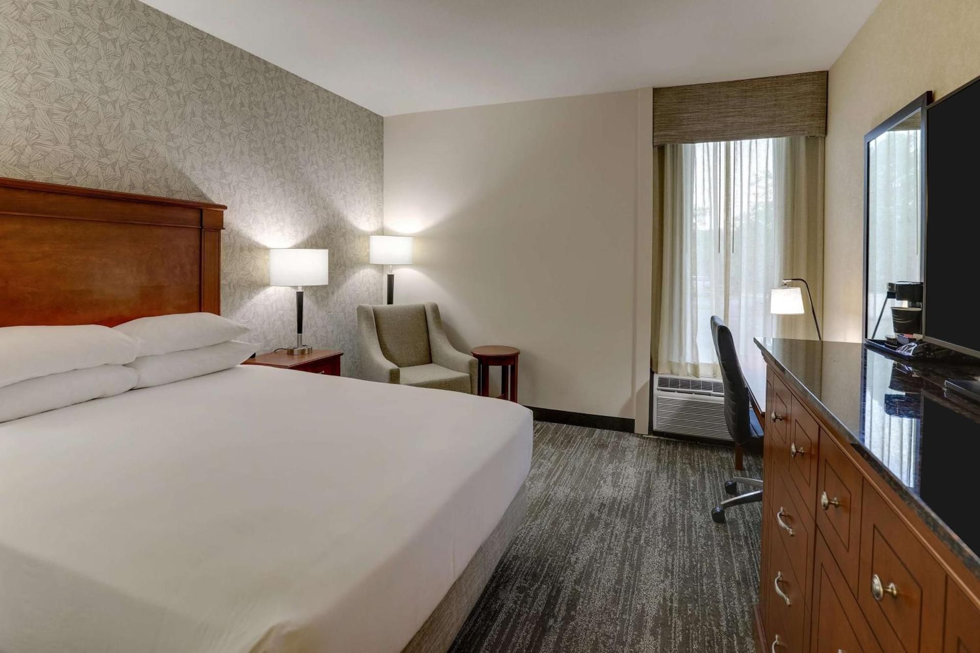 Deluxe Queen Room