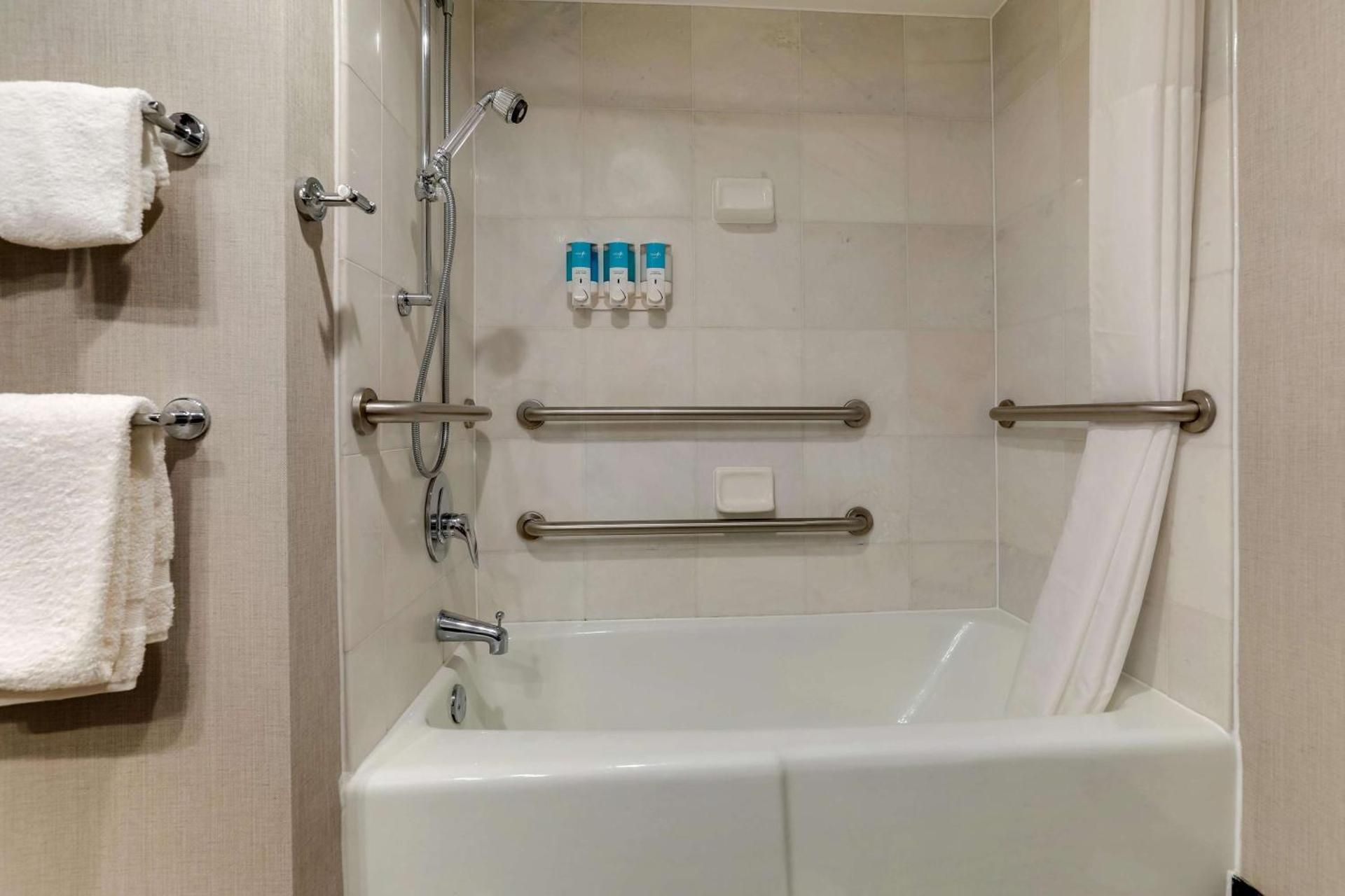 Superior Queen Room with Two Queen Beds - Accessible, Tub