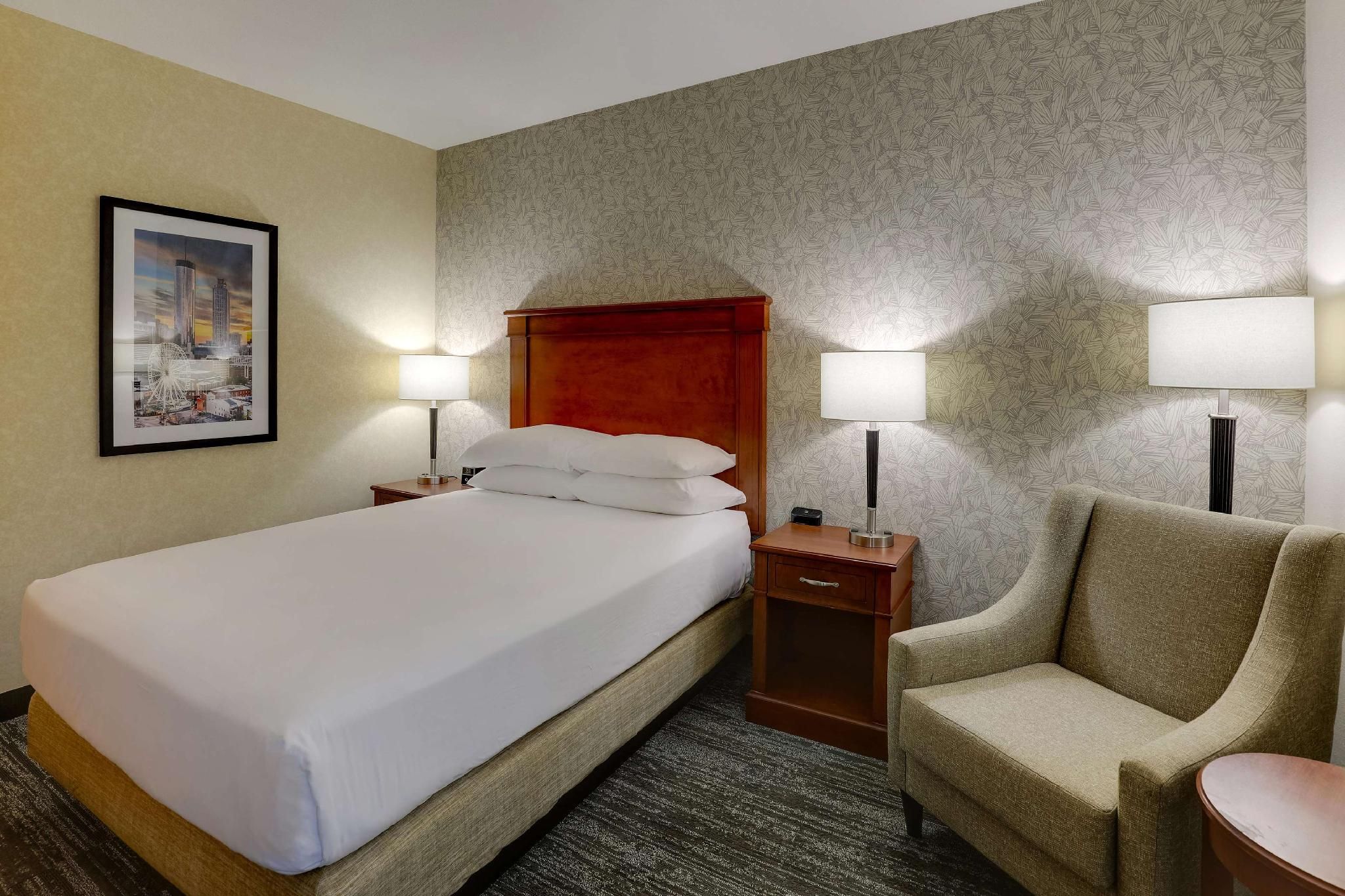 1 Queen Bed