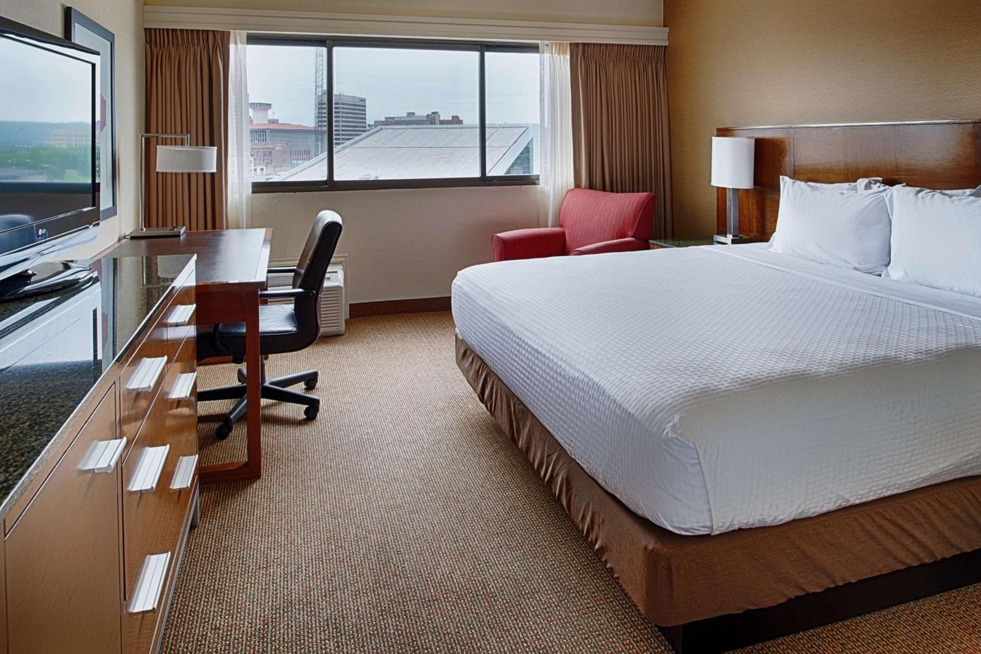 DoubleTree by Hilton Spokane-City Center 1 king Bed Standard 2