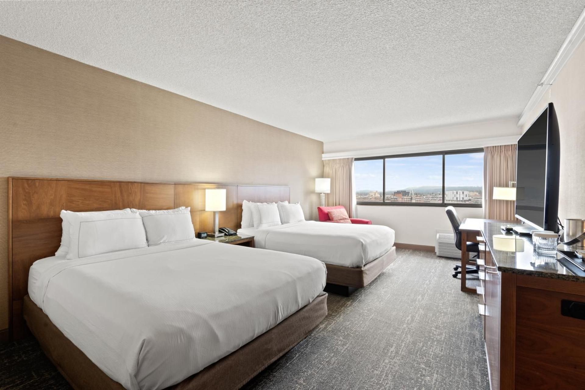 2 QUEEN BED HIGH FLOOR WITH SKYLINE VIEW
