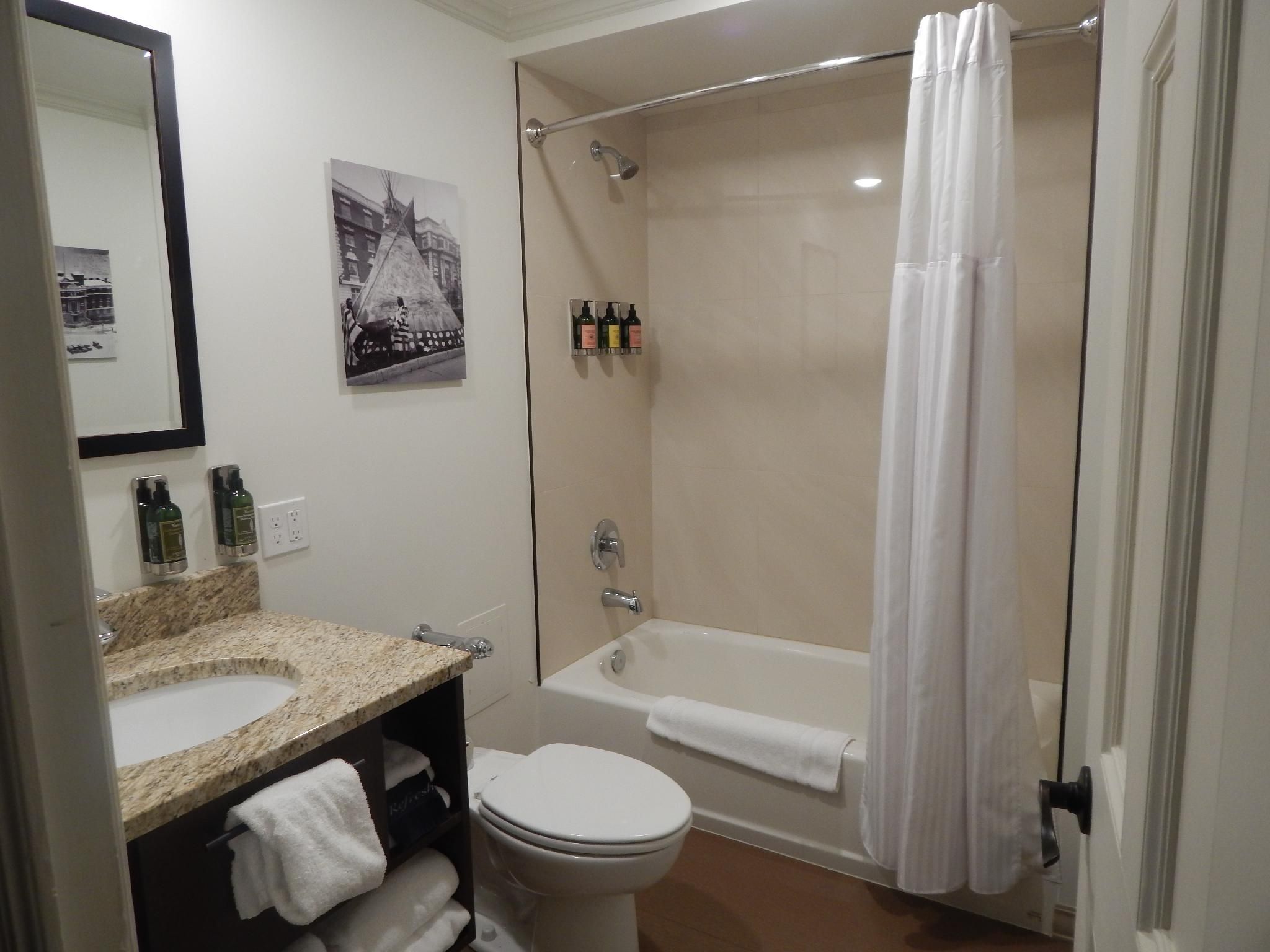 The Spokane Club Deluxe King Room 2