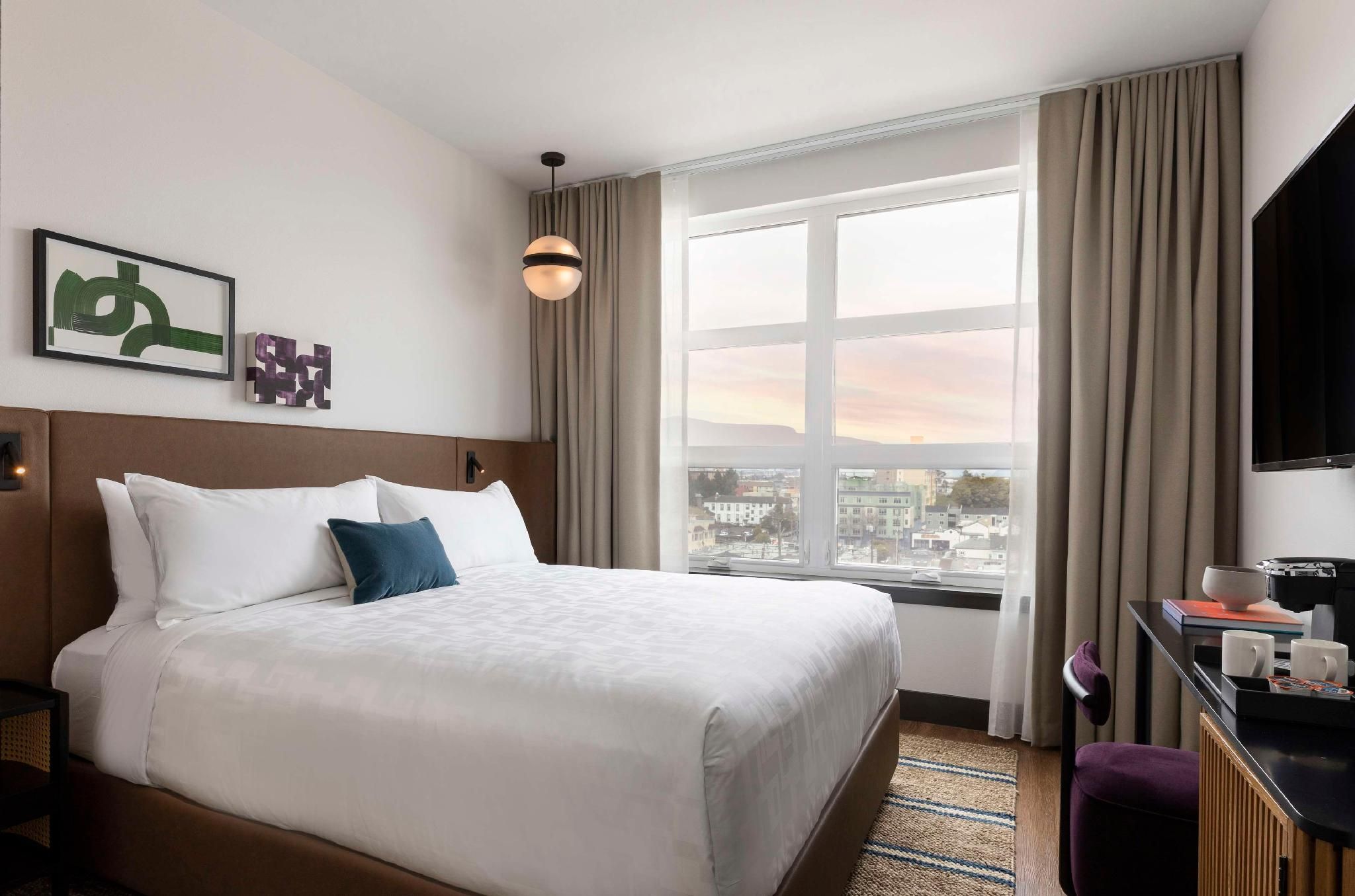 Urban King Accessible Tub