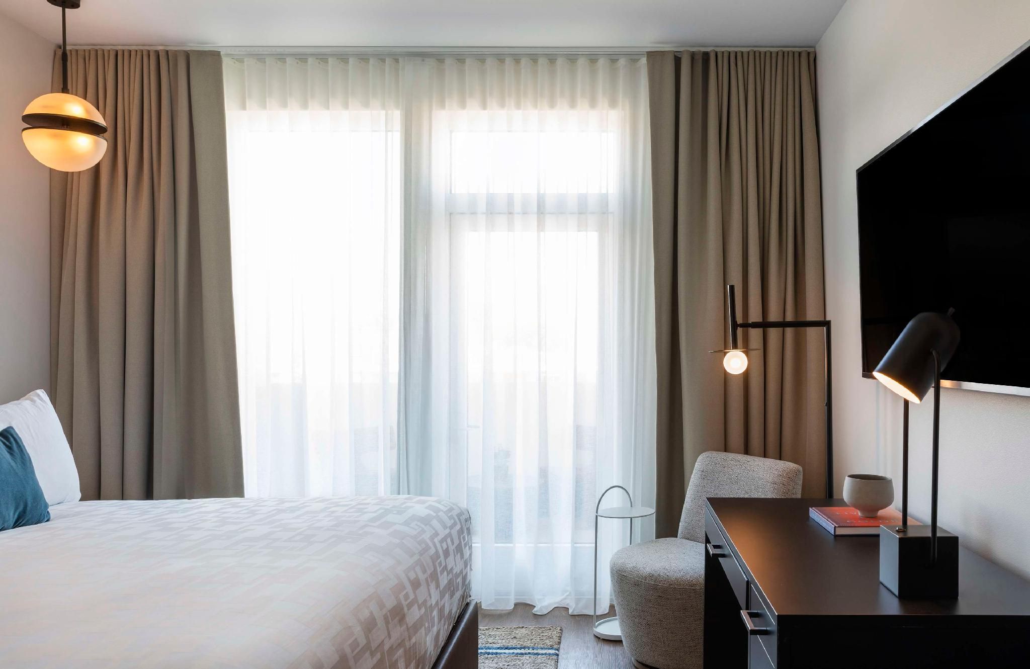 Urban King Accessible Tub