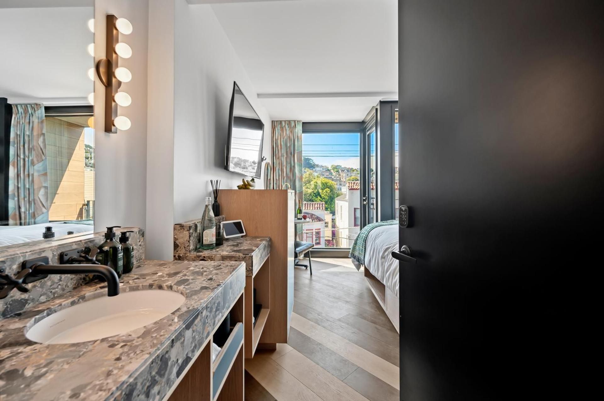 The Hotel Castro San Francisco King Studio (Self Check-in with Virtual Front Desk) 3