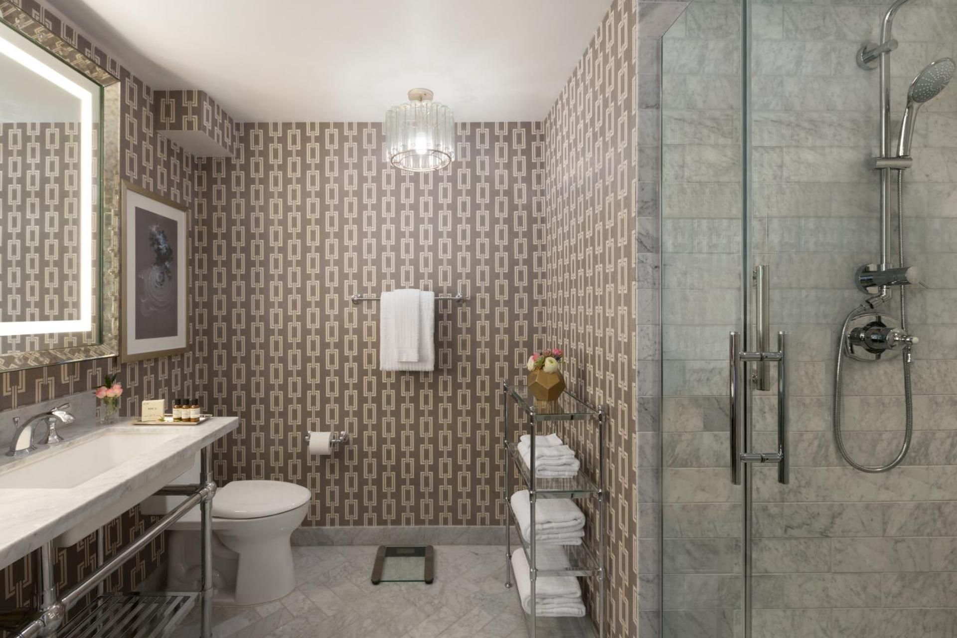 Deluxe Room with Two Queen Beds and Roll In Shower - Mobility Accessible