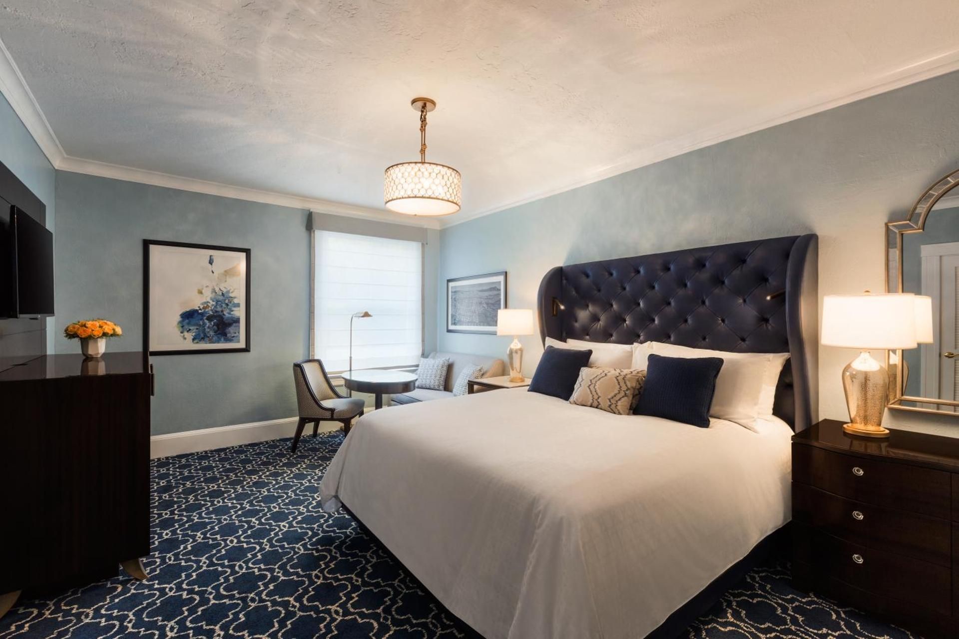 Deluxe Queen Room with Tub - Hearing/Mobility Accessible