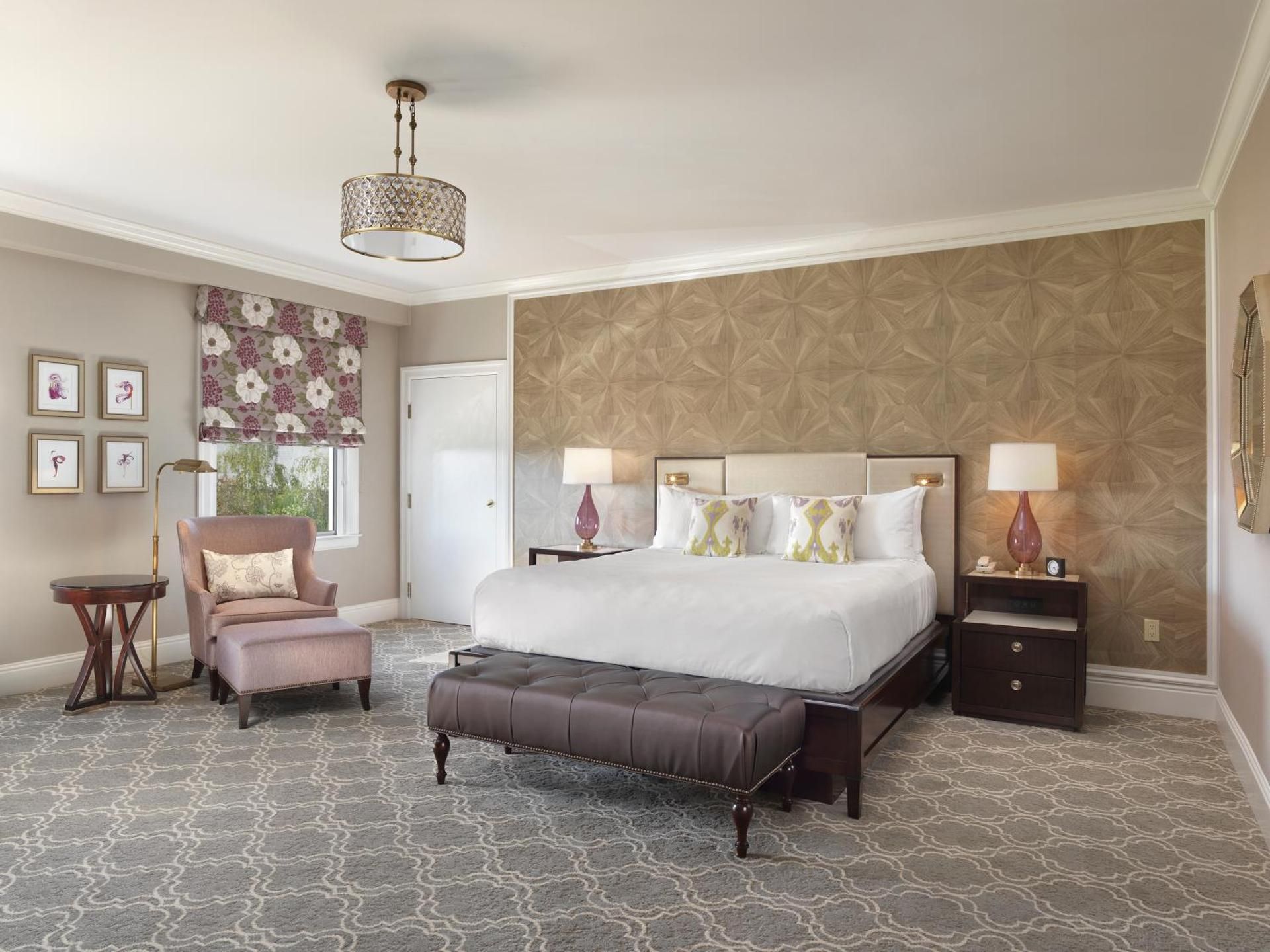 One Bedroom King Suite with Tub - Mobility Accessible