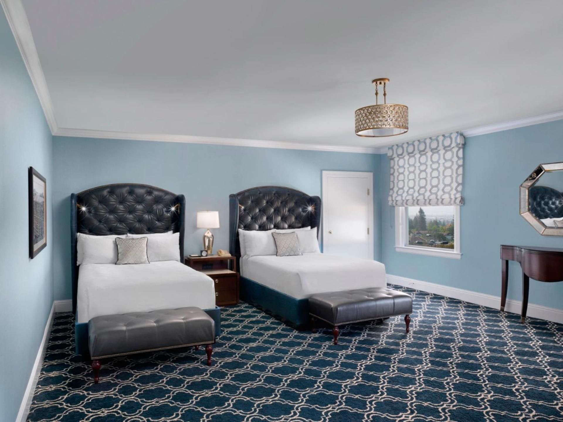 Deluxe Room with Two Queen Beds and Tub - Mobility Accessible