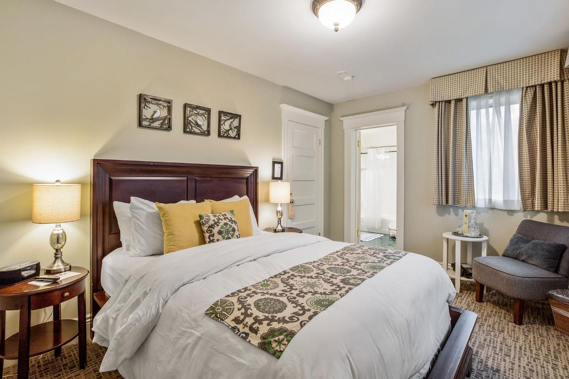 Queen Room with Private Bath