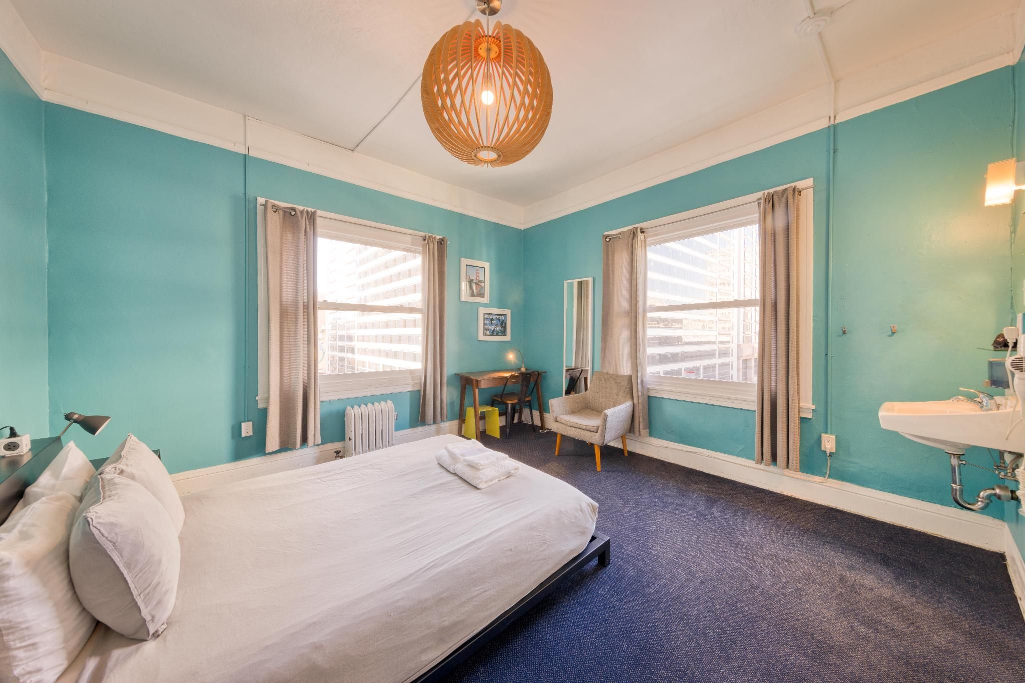 Queen Room with En-Suite