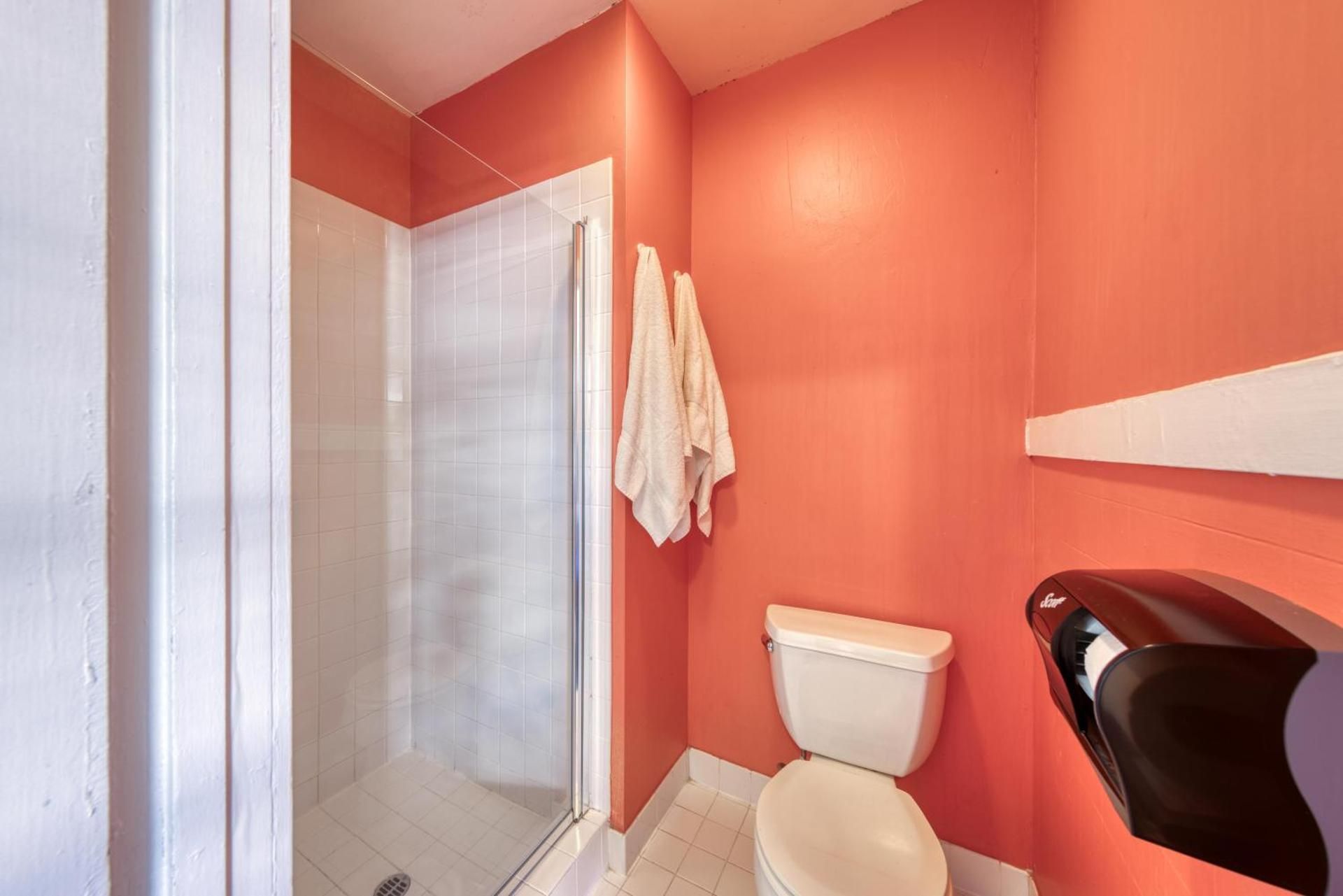 Queen Room with En-Suite