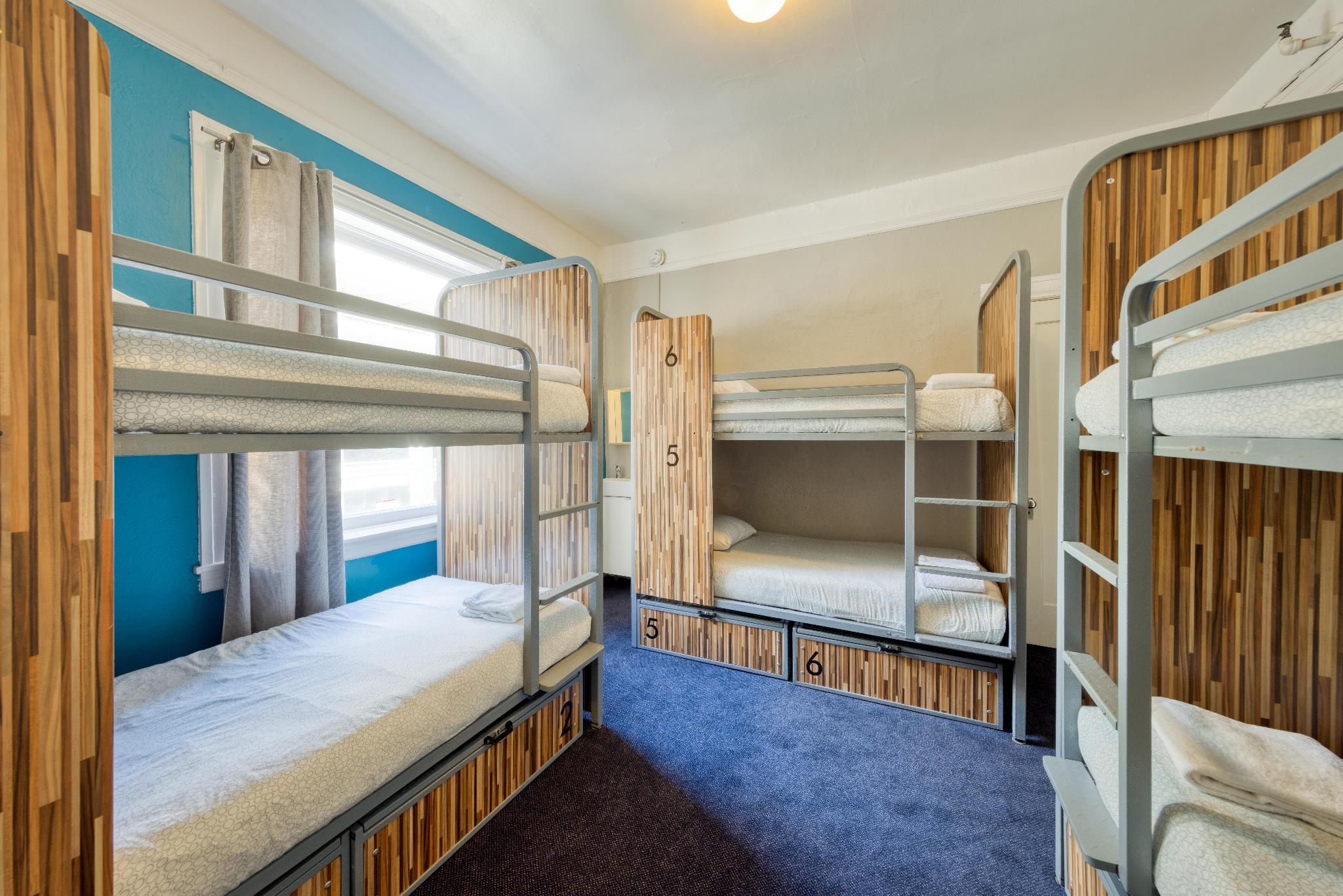 1 Person in 6-Bed Dormitory with En-Suite Bathroom - Mixed