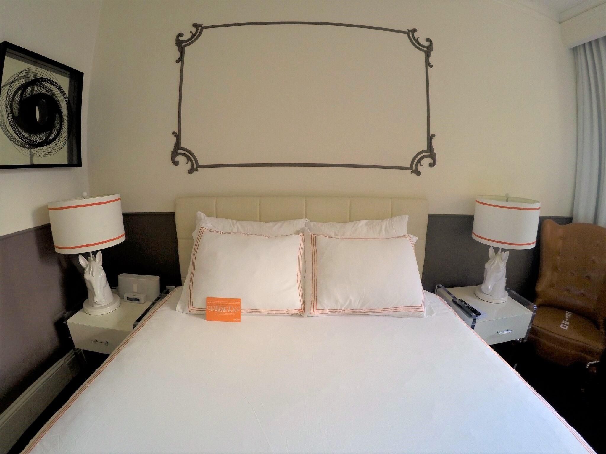 Hotel Vertigo Petite Queen Room