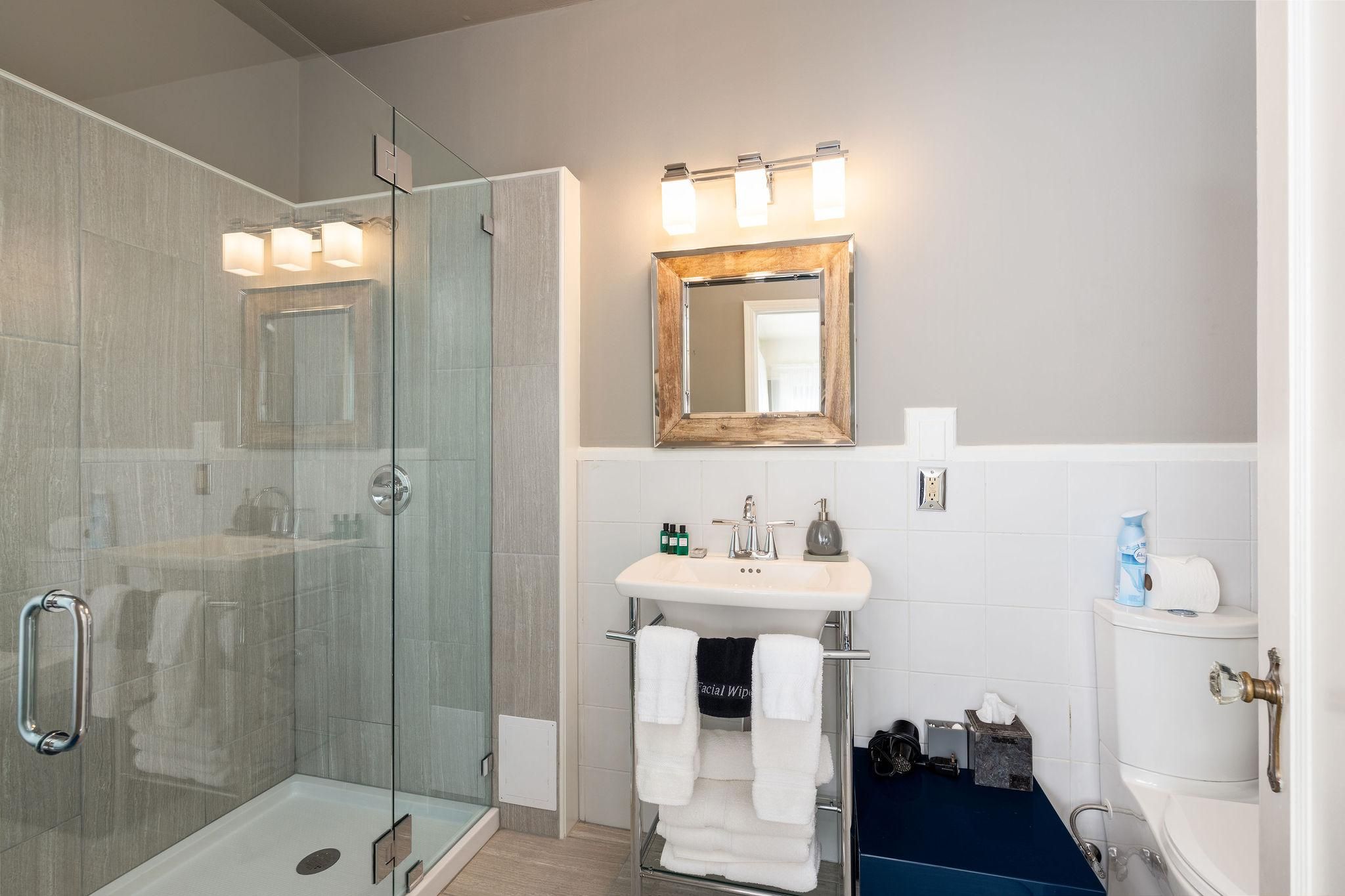 Queen Room - Pet Friendly