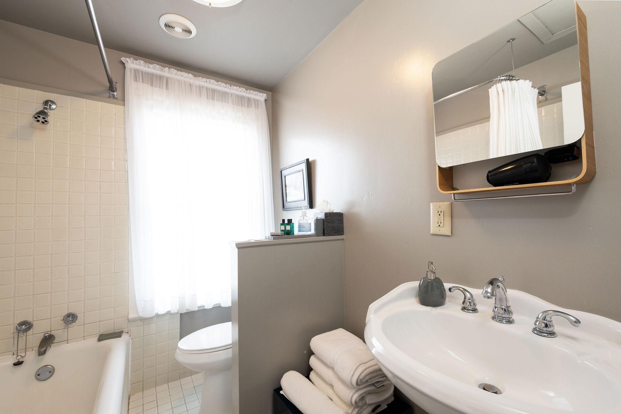 Nantucket Whale Inn Queen Room 2