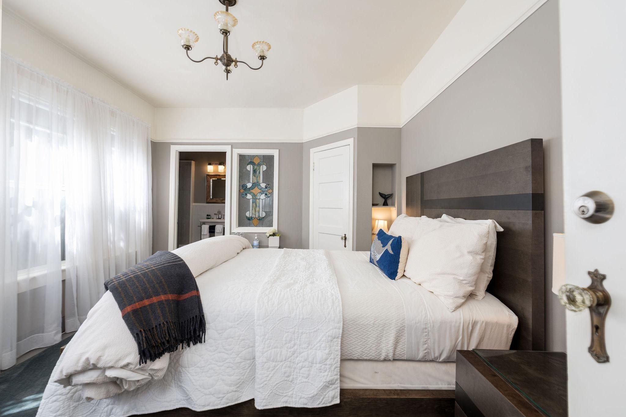 Queen Room - Pet Friendly