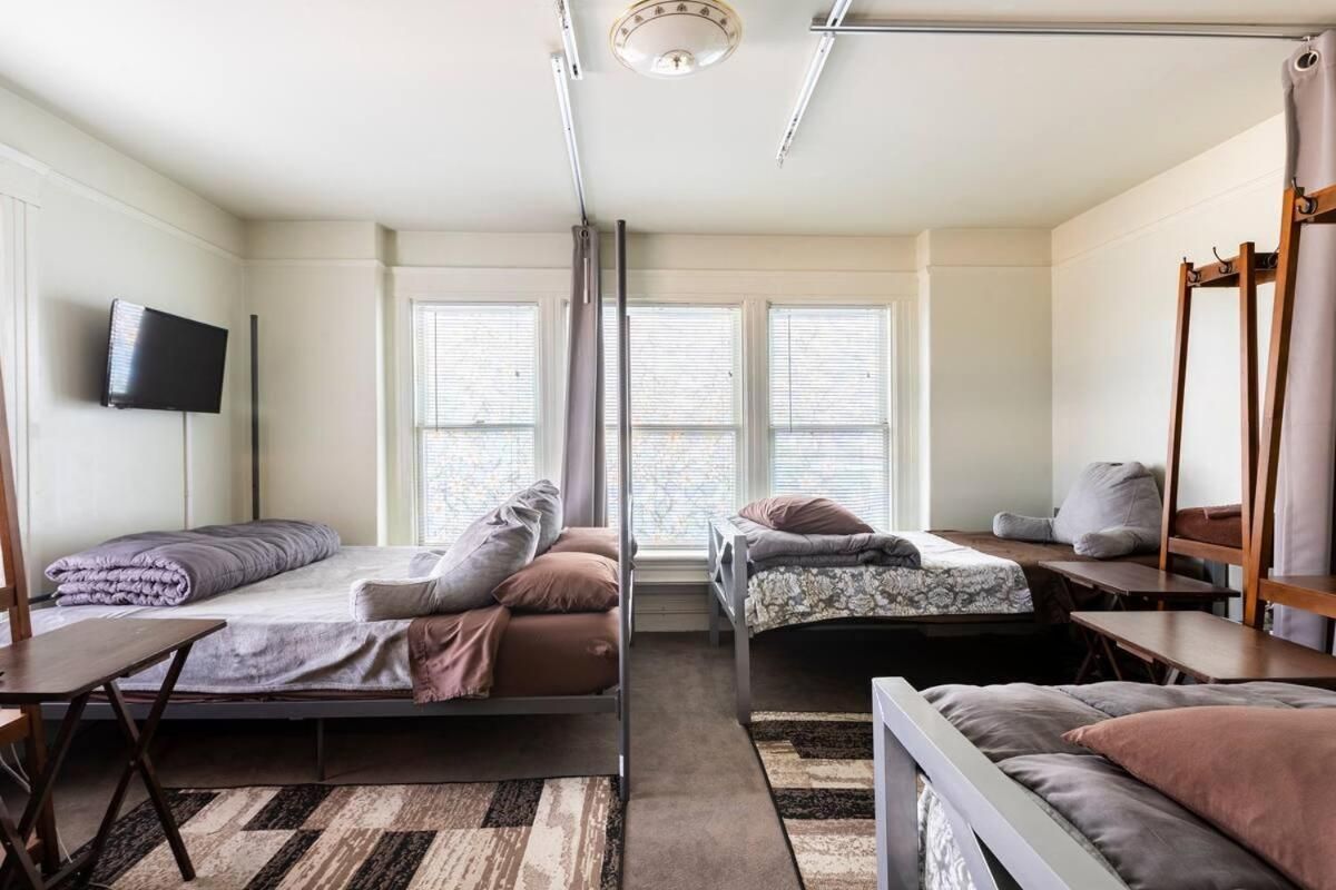 Quadruple Room with Shared Bathroom