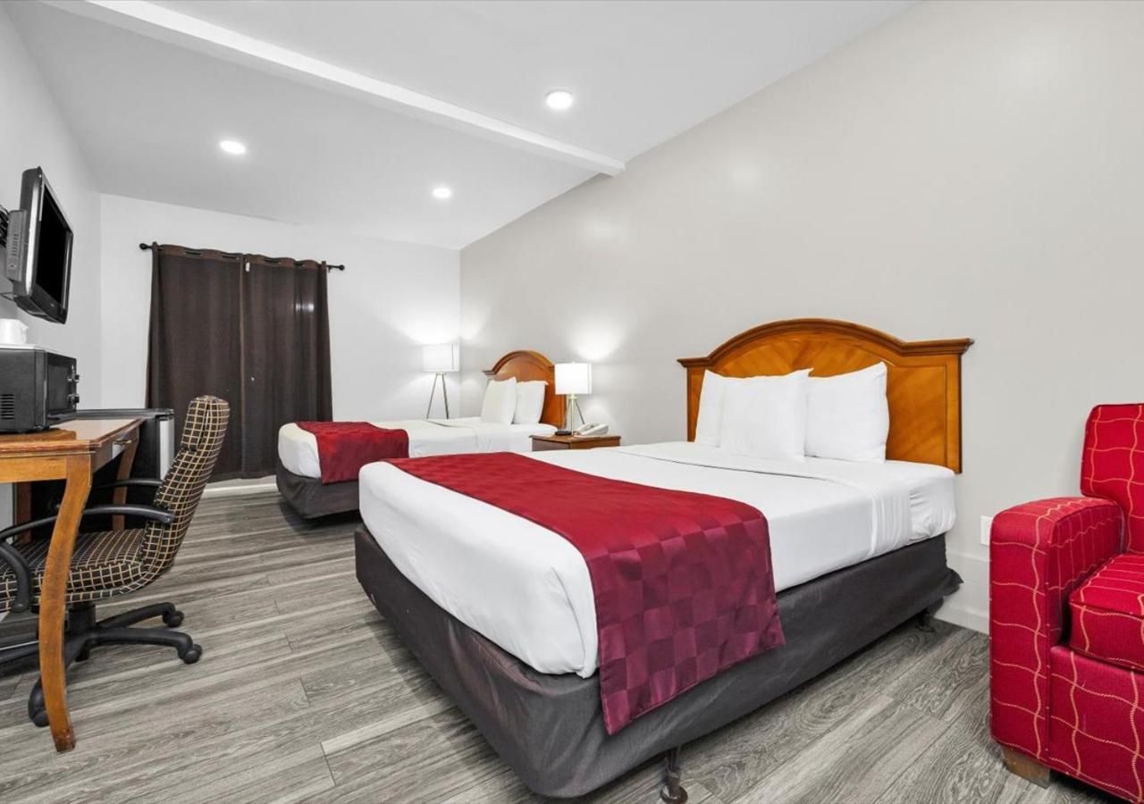 Queen Room with Two Queen Beds - Disability Access - Roll In Shower