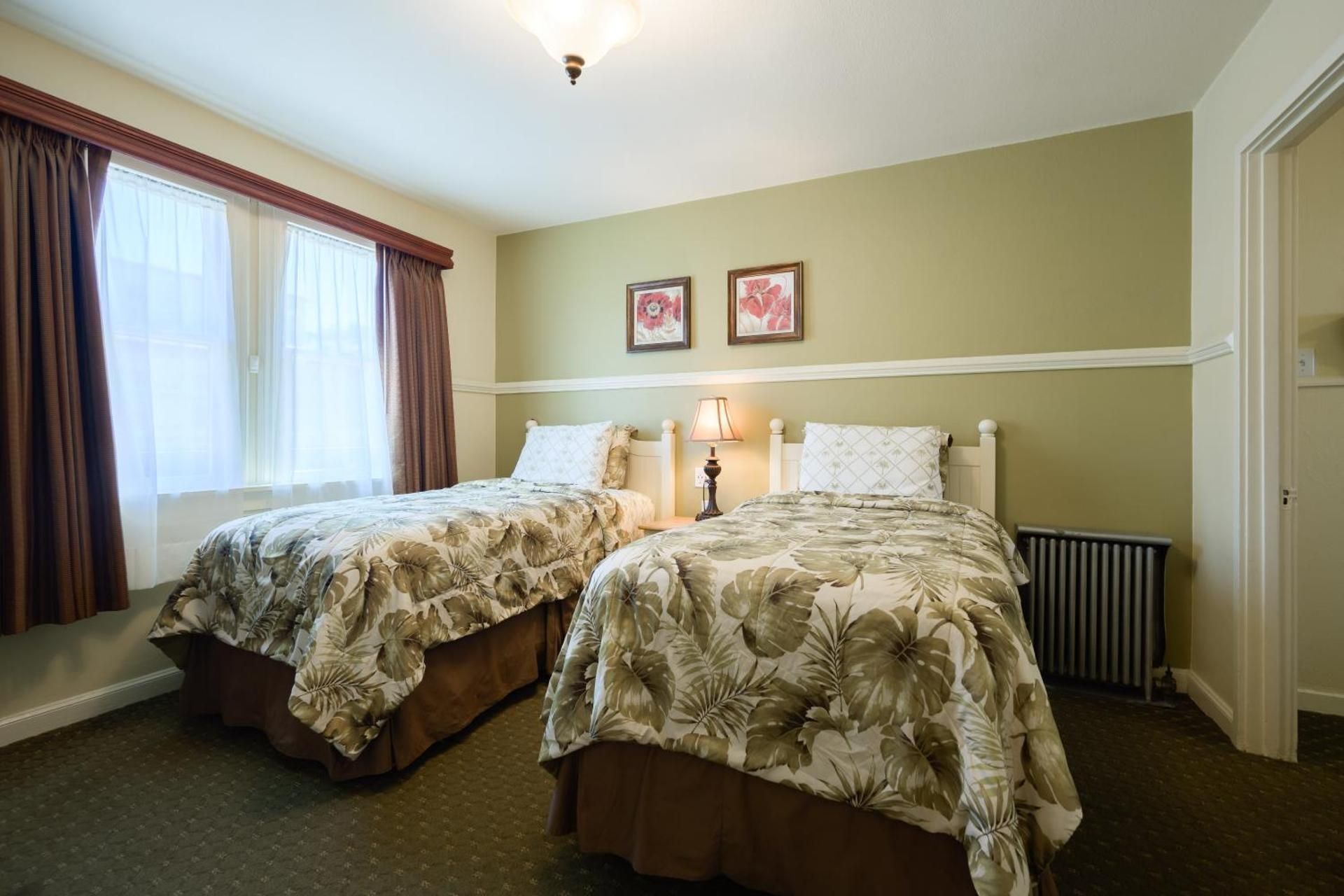 Street Facing Three Bed Family Room 