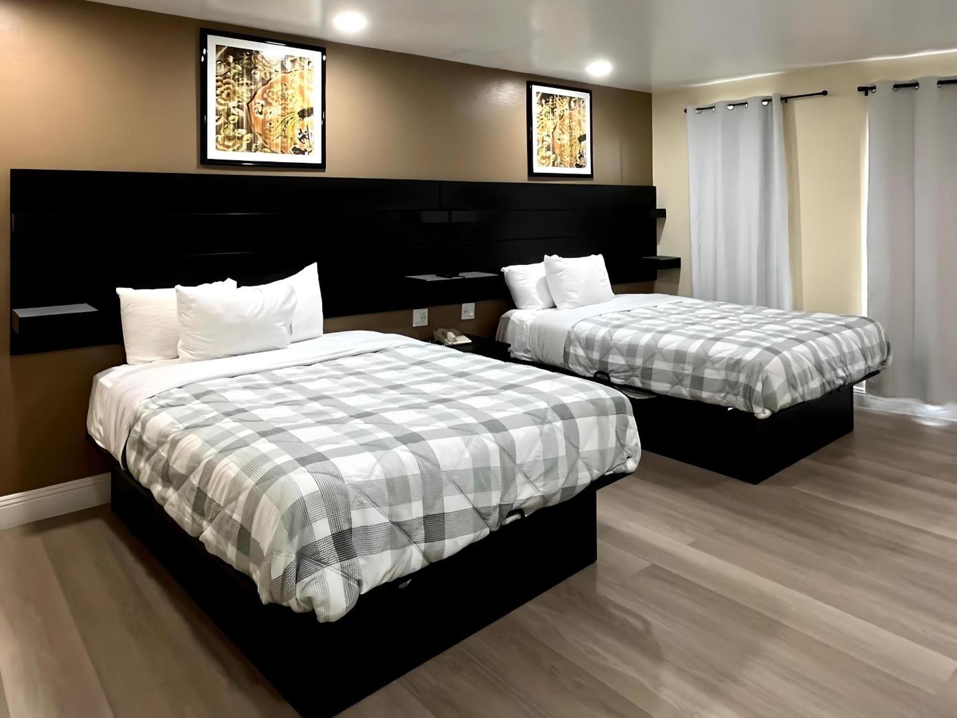 Ocean Inn Queen Room with Two Queen Beds 2