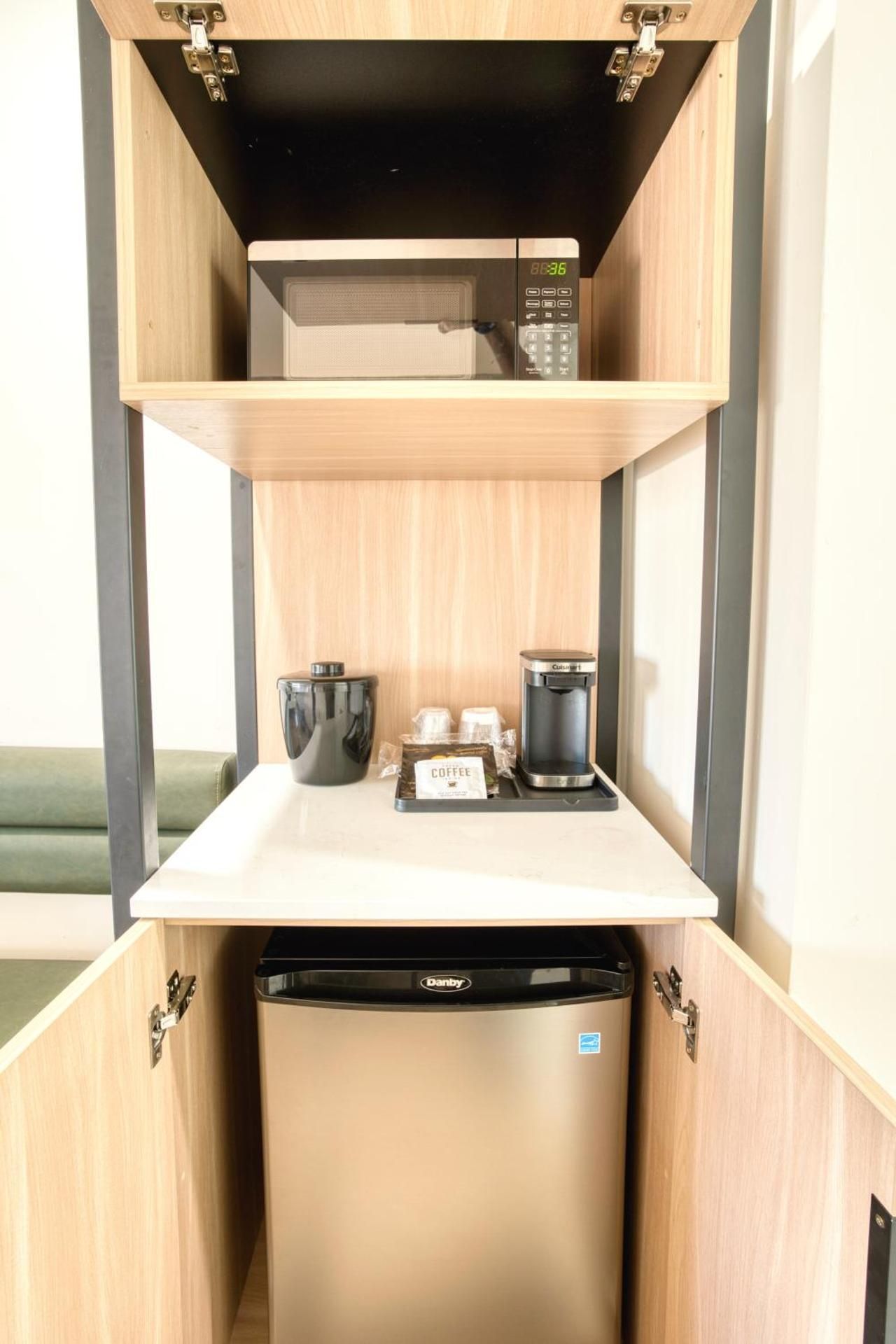 Redwood Inn Deluxe Family Suite 3