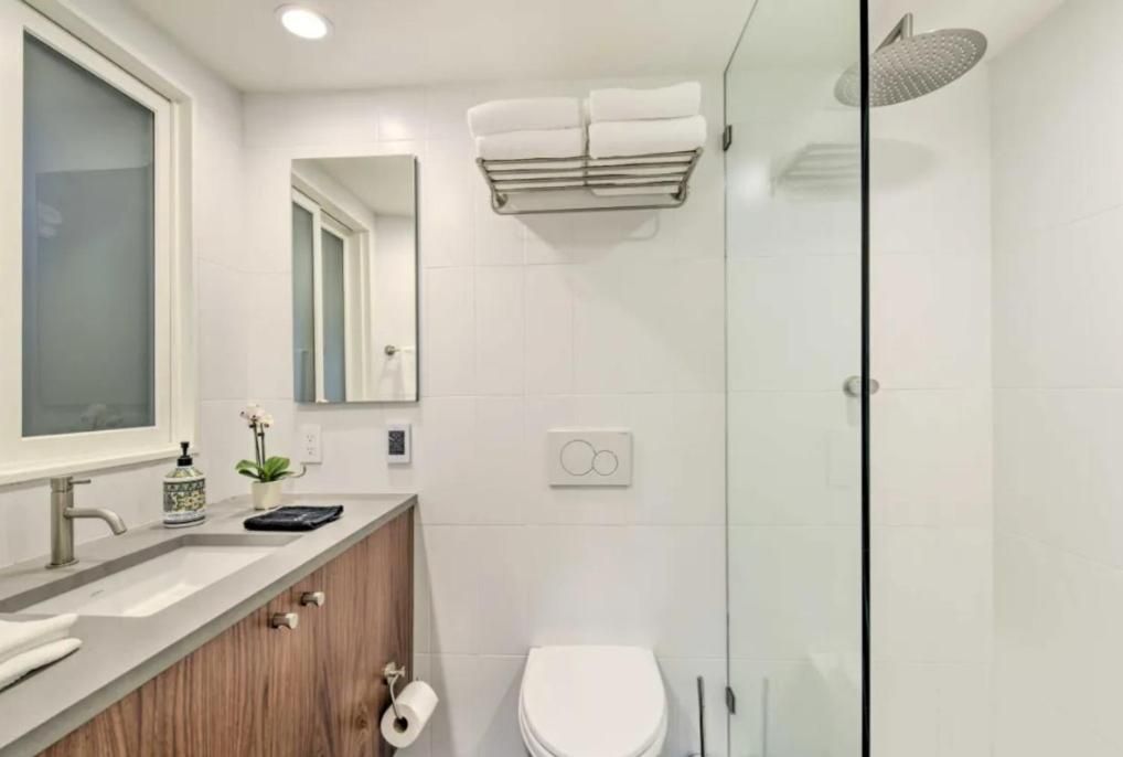 Floating Condos of Commodore 11 Apartment with Sea View