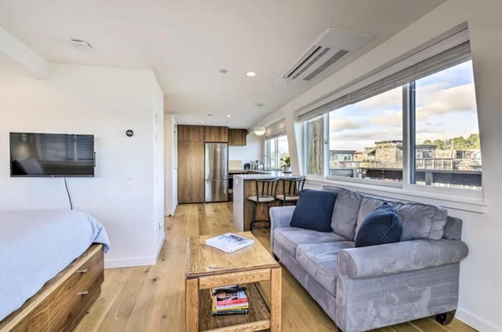 Floating Condos of Commodore 11 One-Bedroom Apartment with Balcony and Water View 3