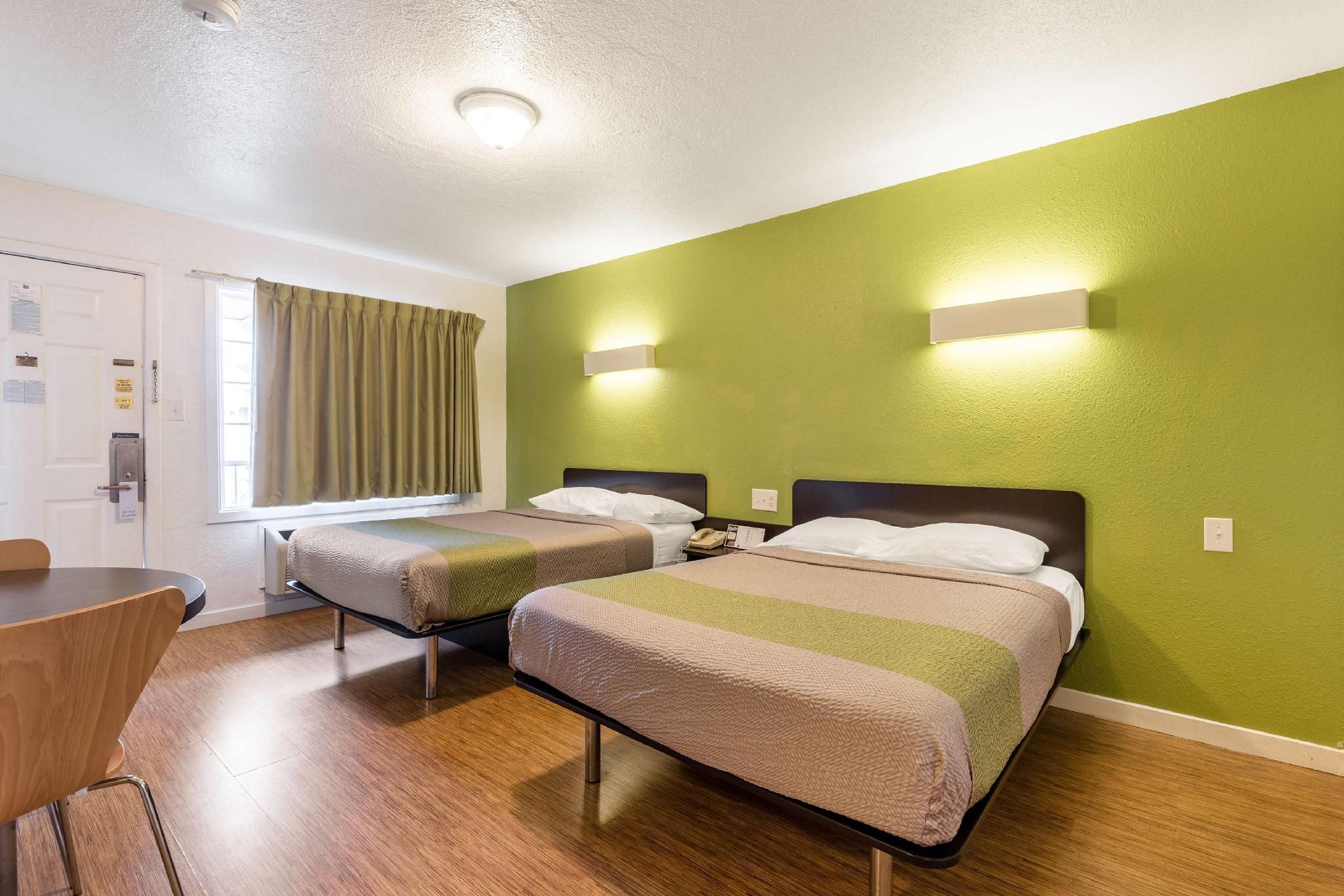 2 Full Beds | Mobility Access RI Shower Nsmk