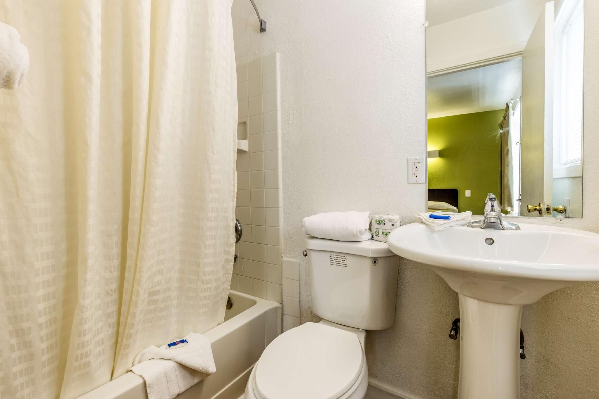 2 Full Beds | Mobility Accessible Tub Nsmk