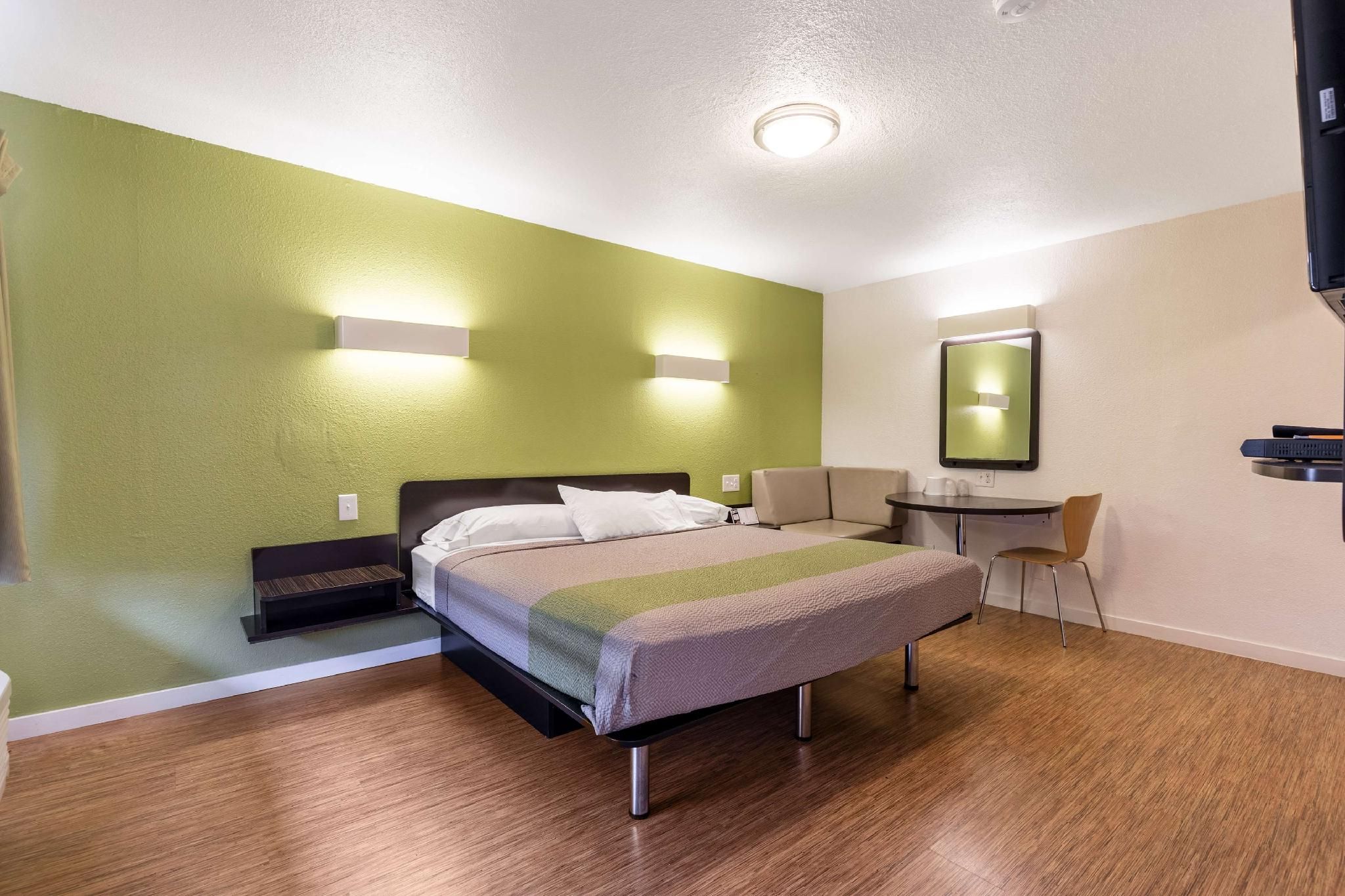 Motel 6 San Rafael, CA 1 King Bed | Non-Smoking 2