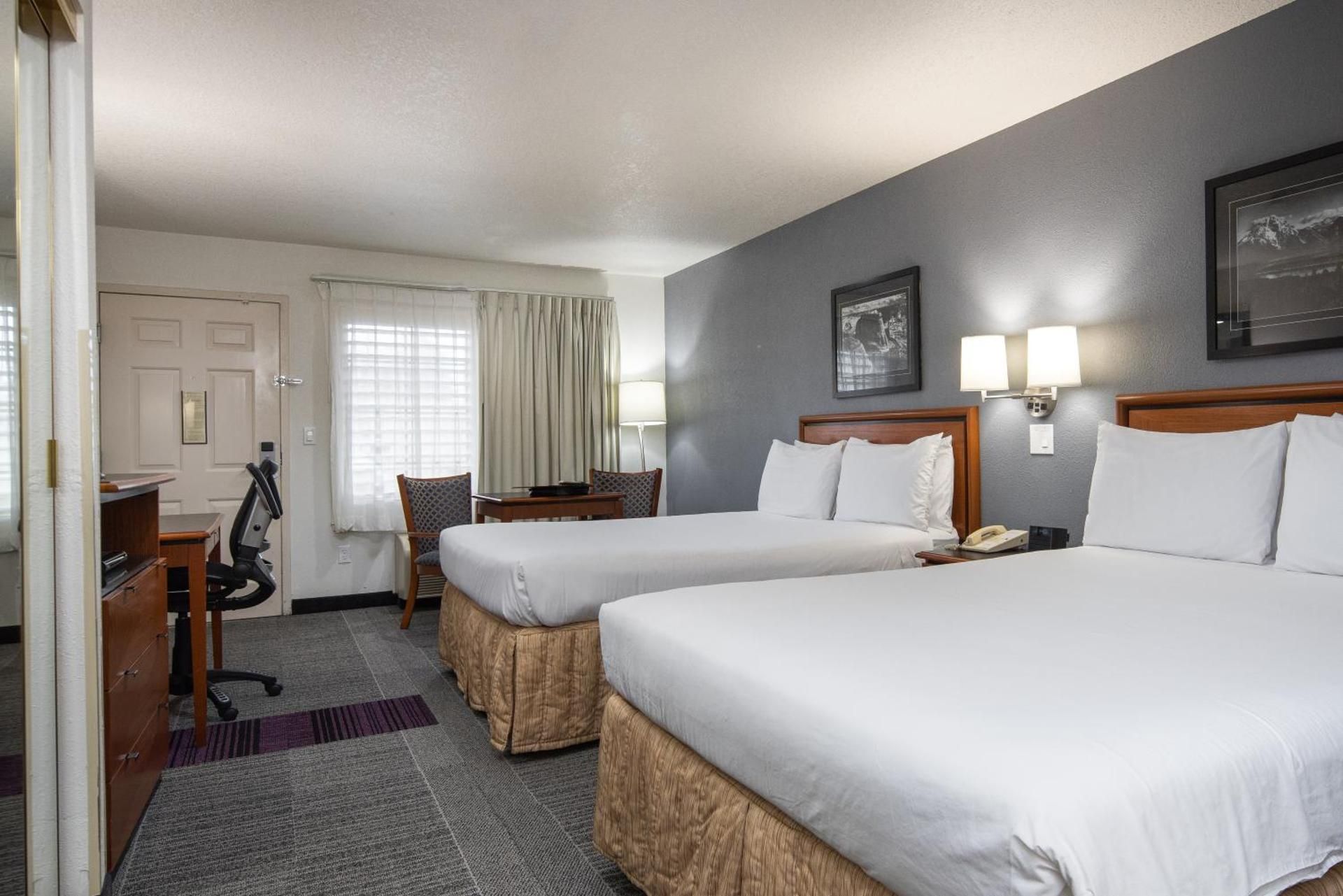 2 Queen Beds - Non-Smoking