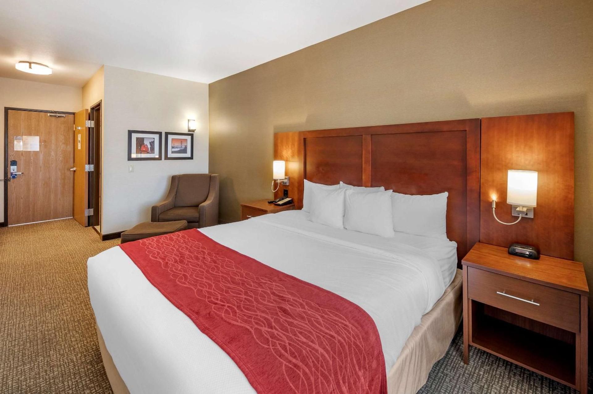Superior King Room - Mobility Accessible/Non-Smoking