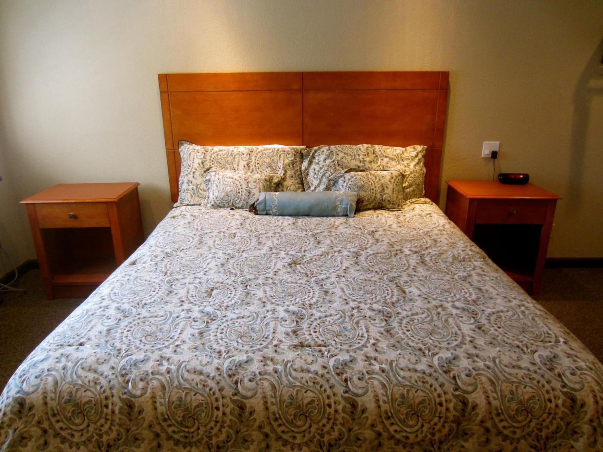 Deluxe Inn Redwood City 1 King Bed Nonsmoking 2