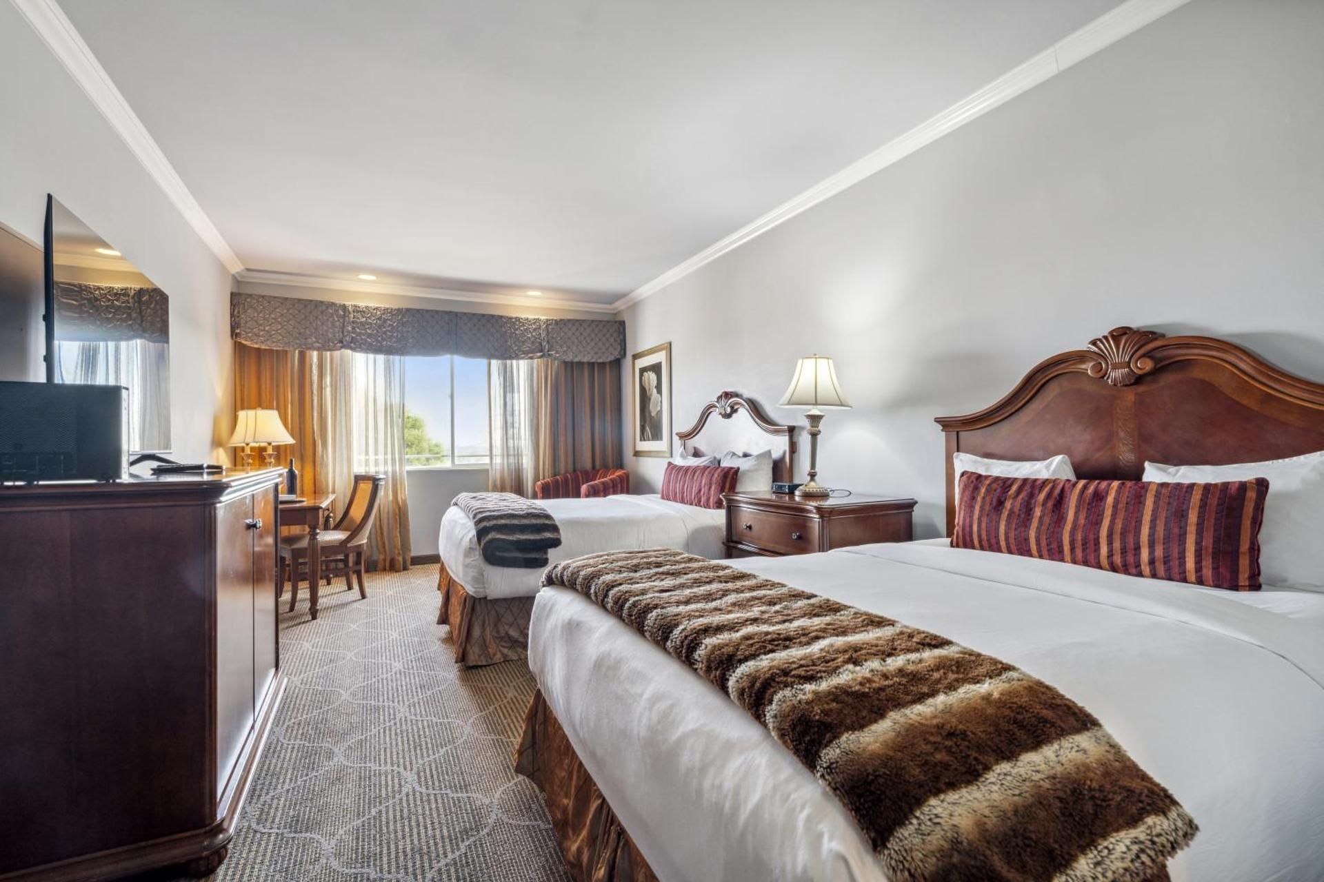 Non-Smoking Queen/Queen Room