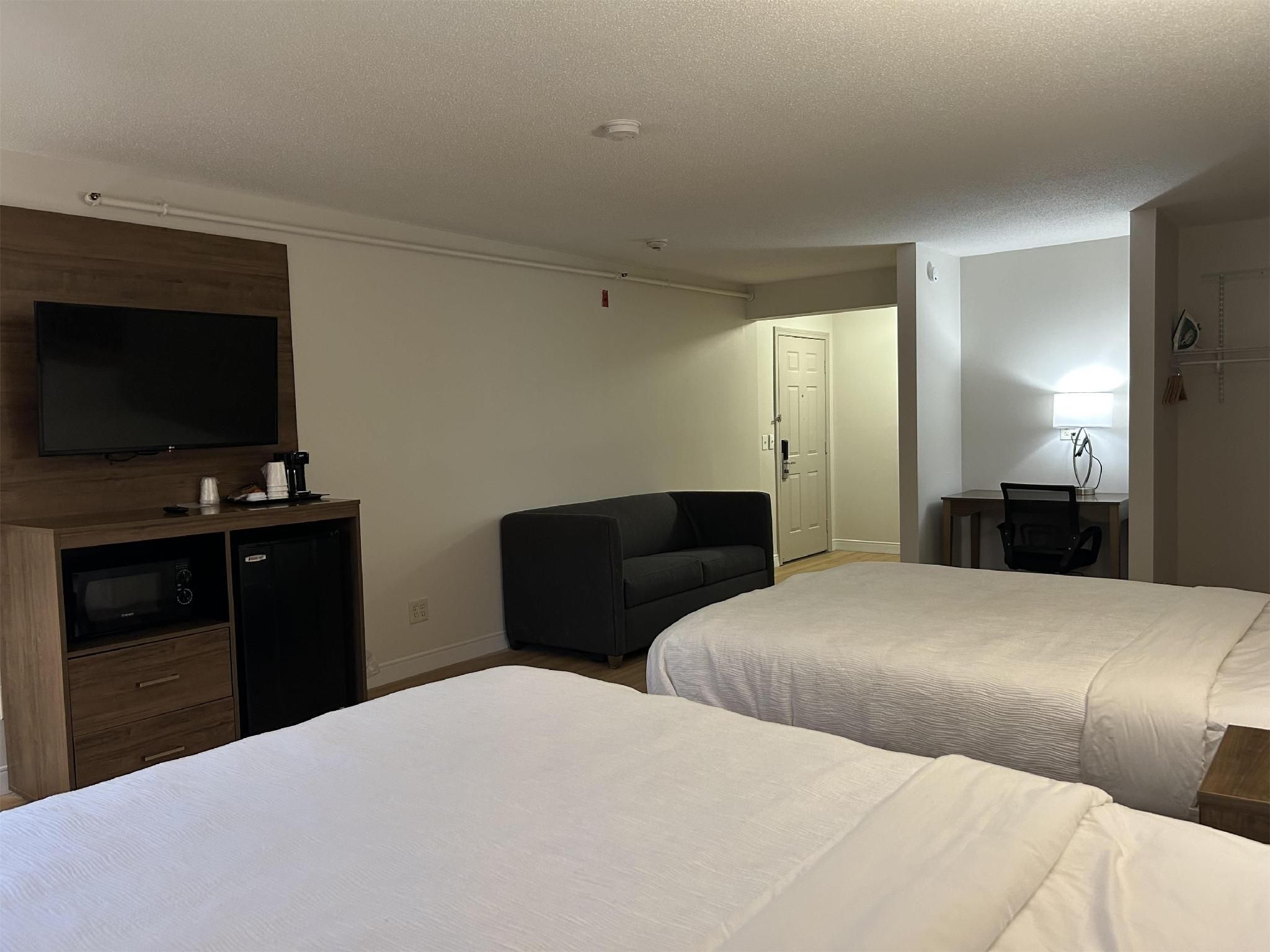 2 Queen Beds, Non-Smoking, Larger Room