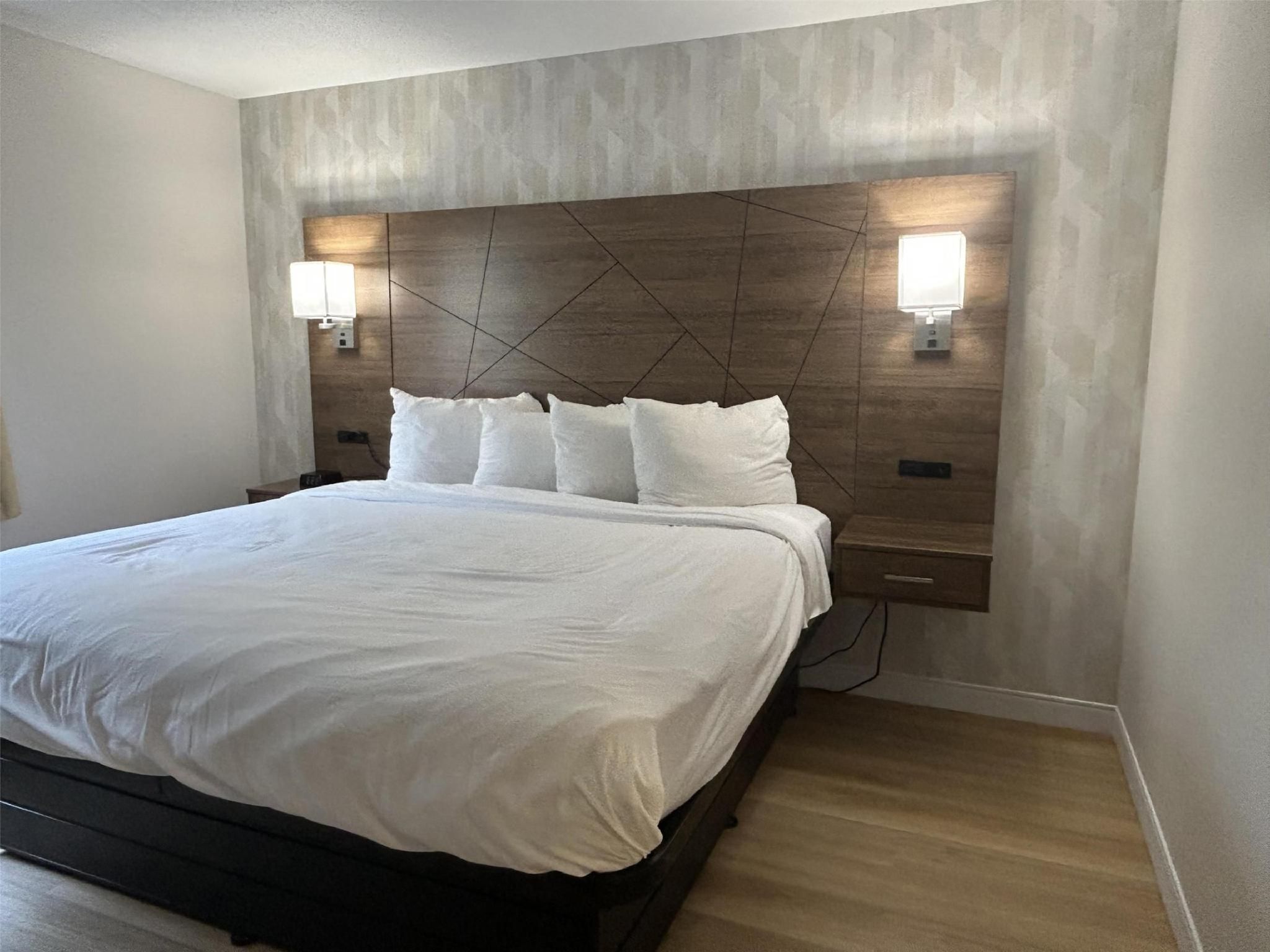 1 King Bed, Non-Smoking