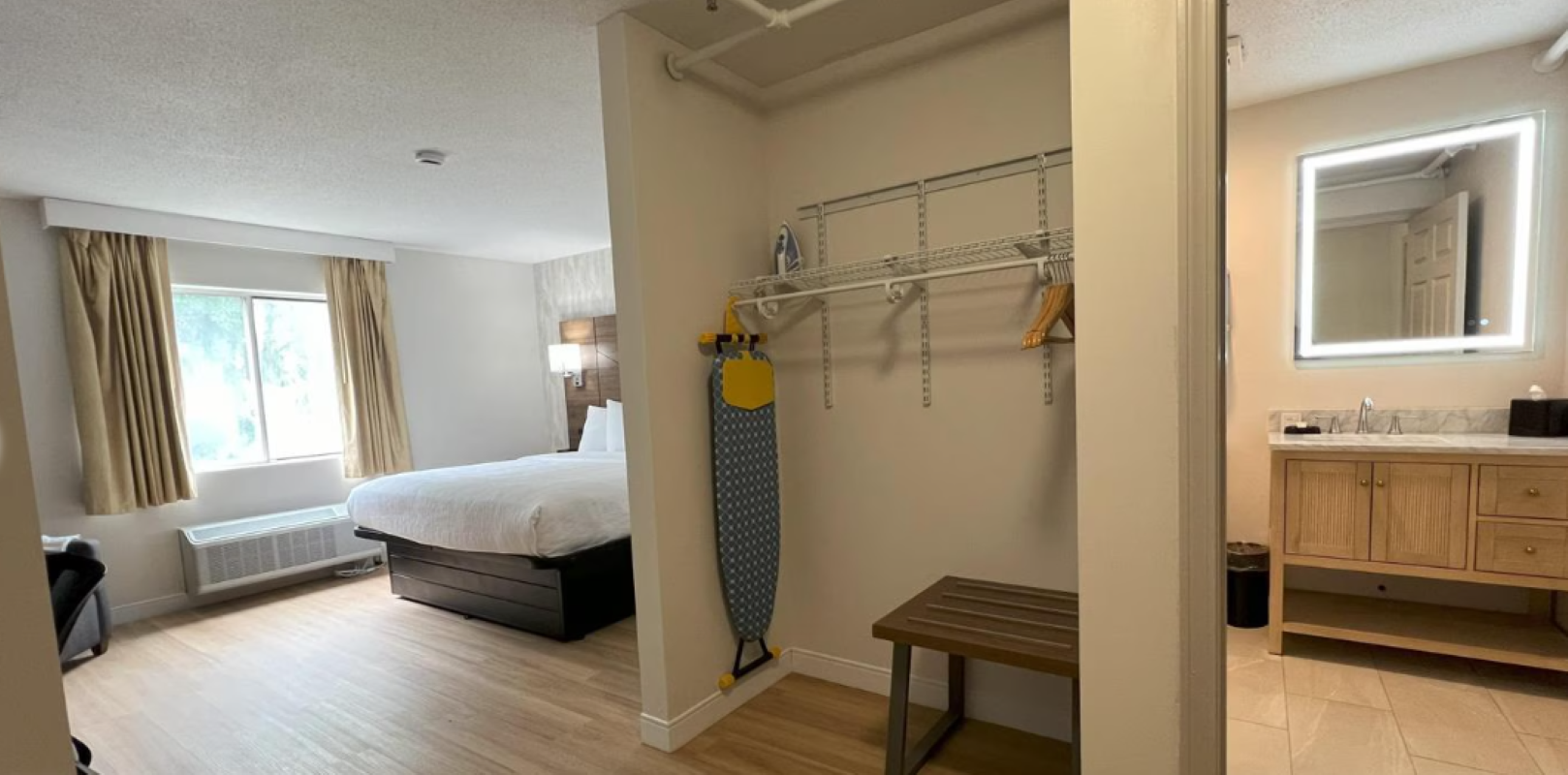Suite-1 King Bed, Non-Smoking, One Bedroom, Full Kitchen