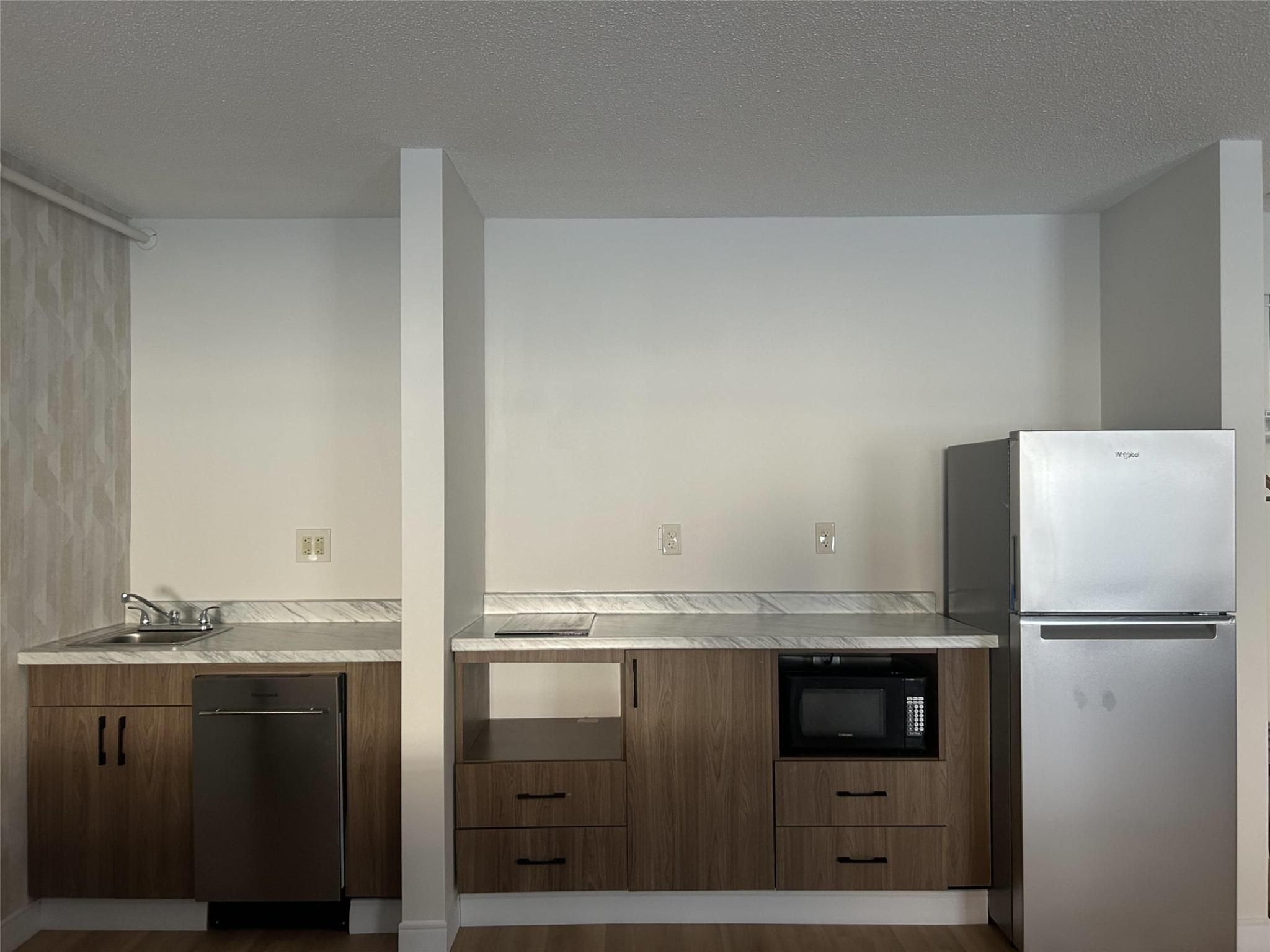 2 Queen Beds, Non-Smoking, Larger Room, Full Kitchen
