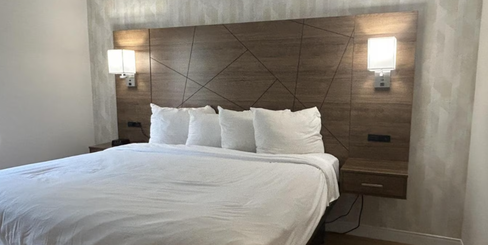 1 King Bed, Non-Smoking